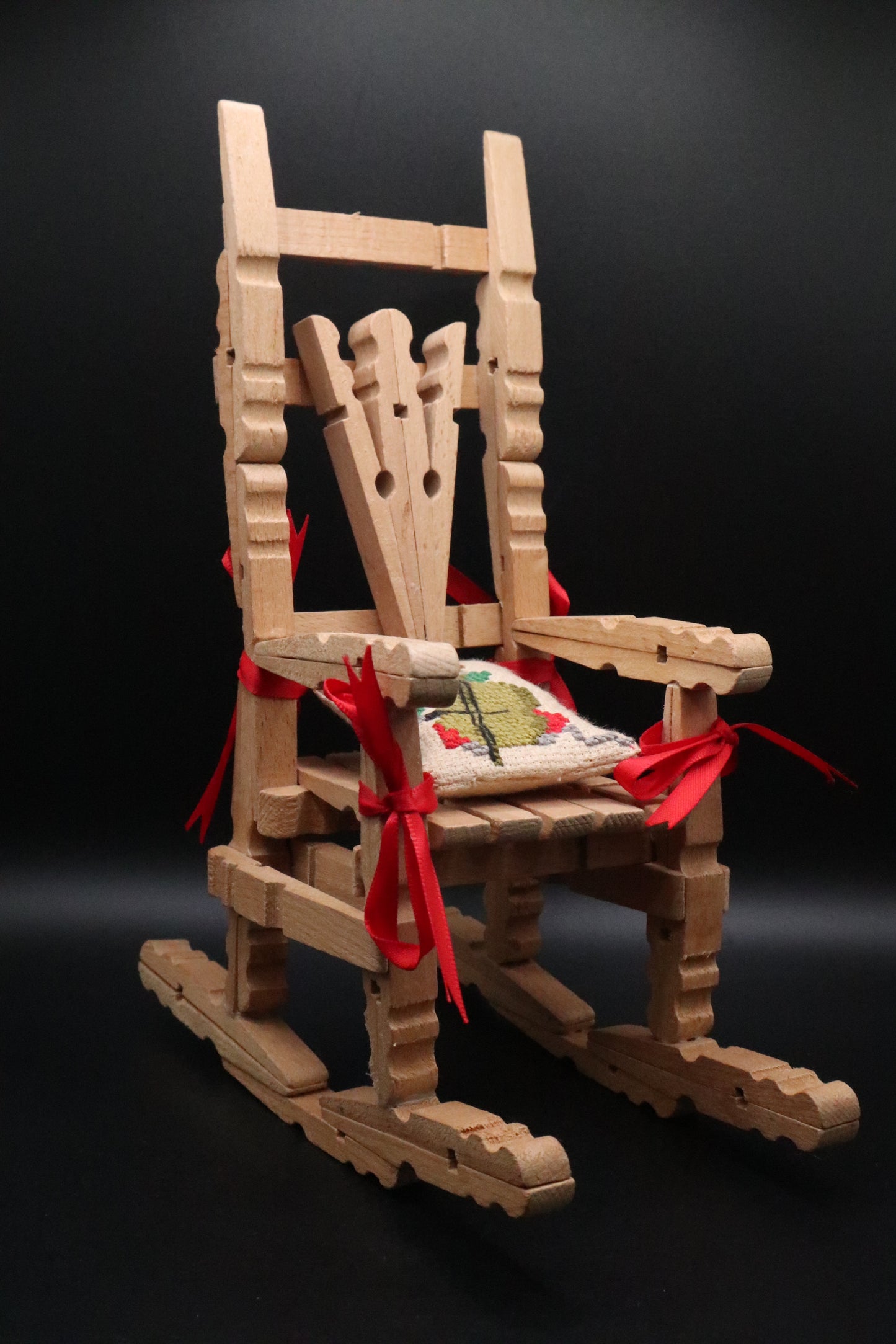 VINTAGE WOOD CLOTHESPIN DOLL ROCKING CHAIR FOLK ART