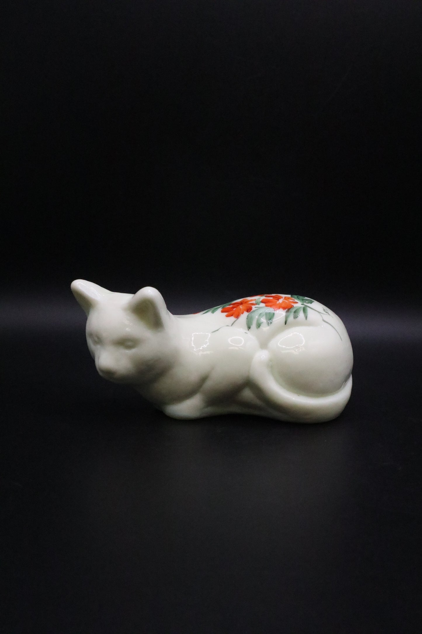 RETIRED HTF MOSSER CUSTARD GLASS CROUCHING CAT FIGURINE GLOWING UV URANIUM