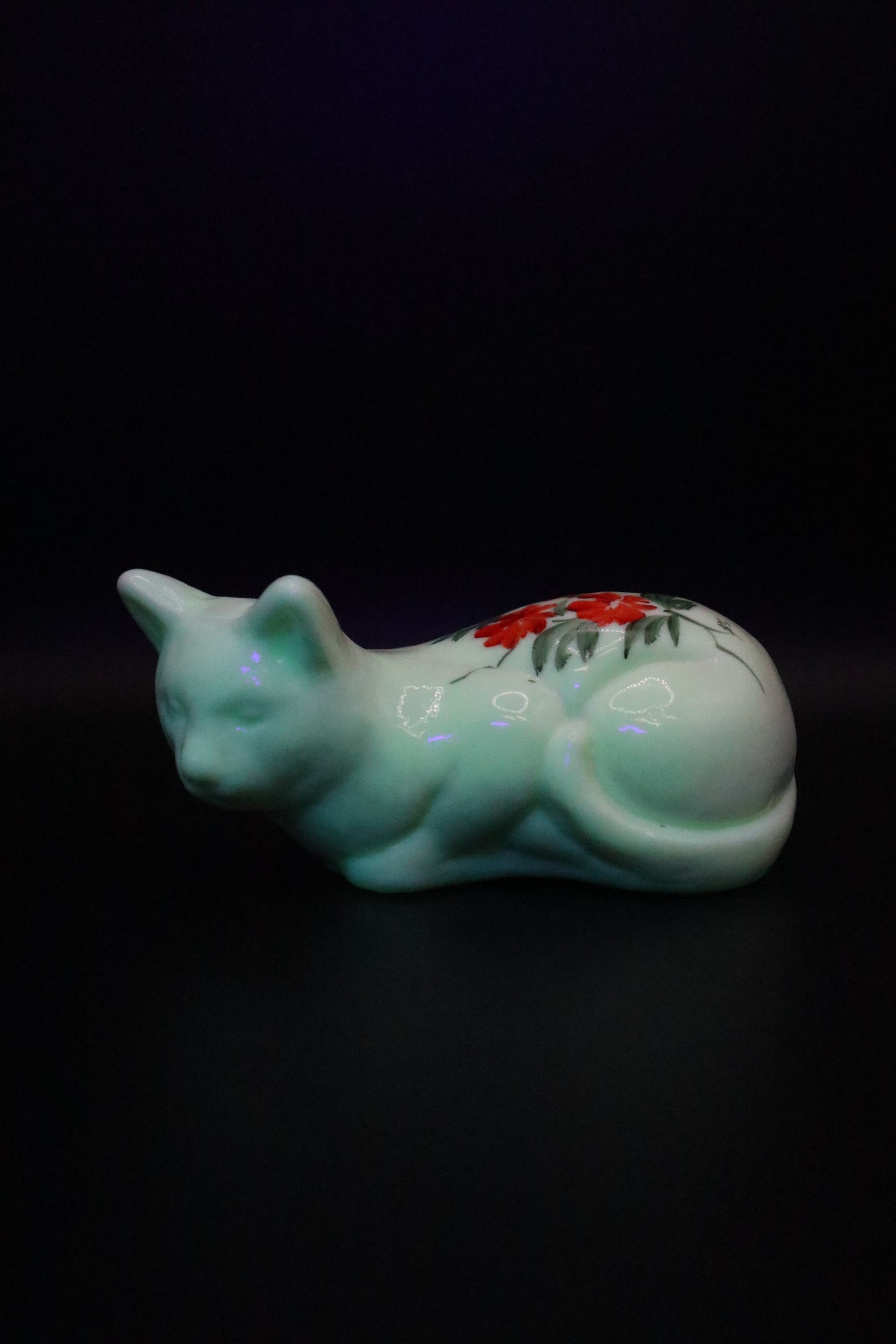 RETIRED HTF MOSSER CUSTARD GLASS CROUCHING CAT FIGURINE GLOWING UV URANIUM
