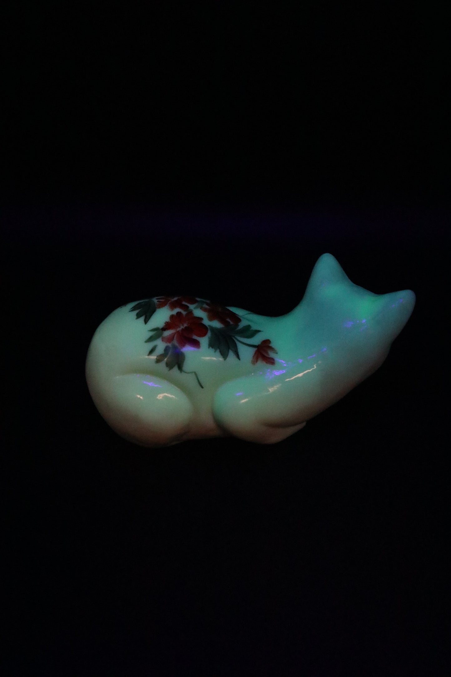 RETIRED HTF MOSSER CUSTARD GLASS CROUCHING CAT FIGURINE GLOWING UV URANIUM