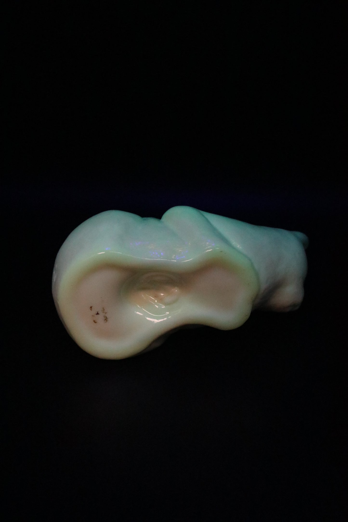 RETIRED HTF MOSSER CUSTARD GLASS CROUCHING CAT FIGURINE GLOWING UV URANIUM