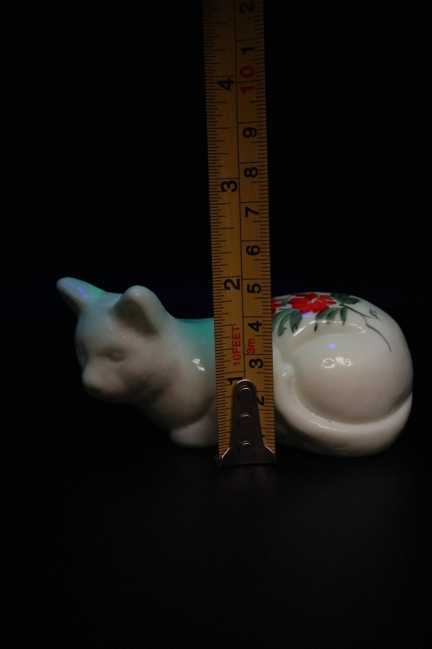 RETIRED HTF MOSSER CUSTARD GLASS CROUCHING CAT FIGURINE GLOWING UV URANIUM