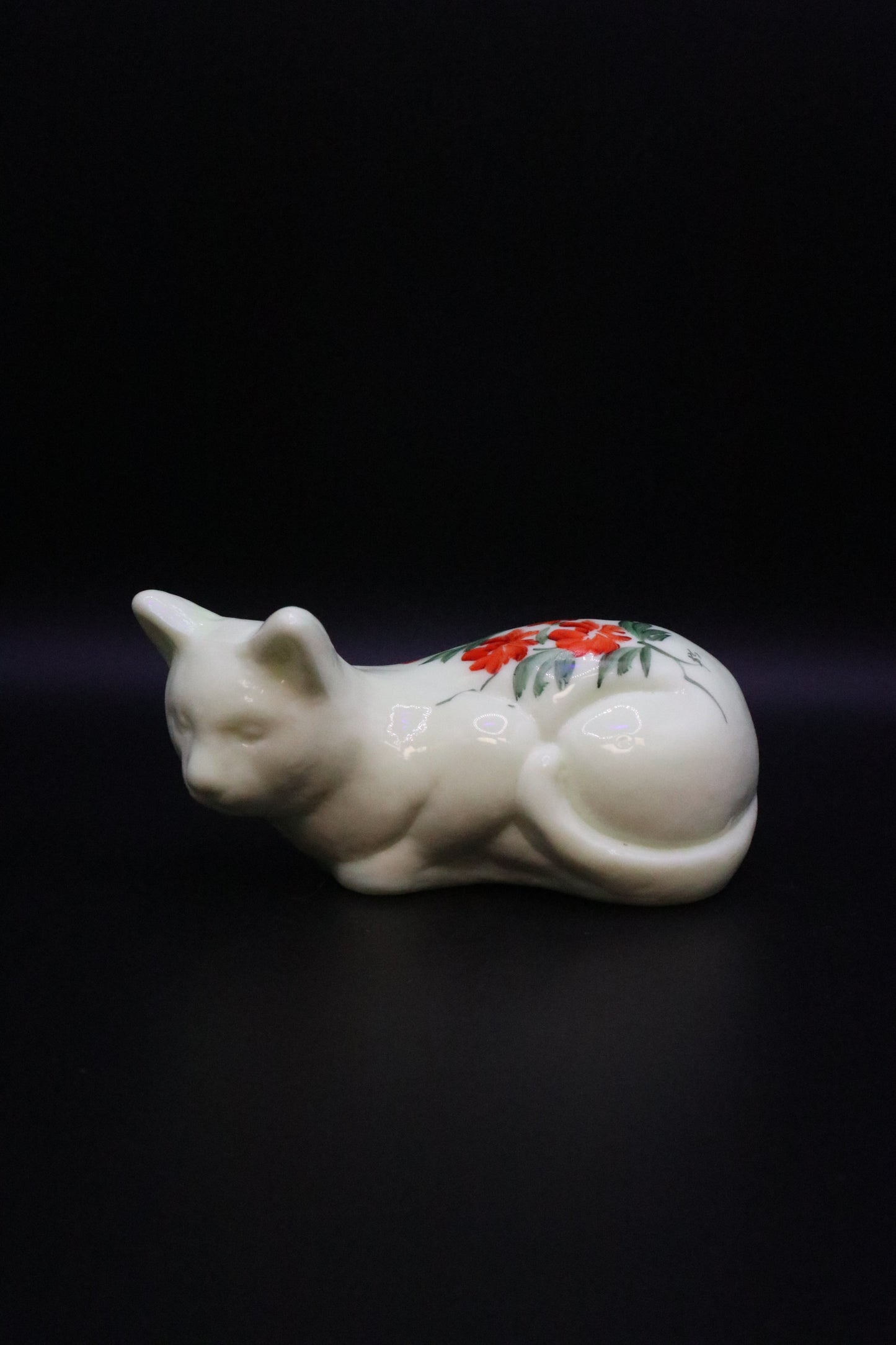RETIRED HTF MOSSER CUSTARD GLASS CROUCHING CAT FIGURINE GLOWING UV URANIUM