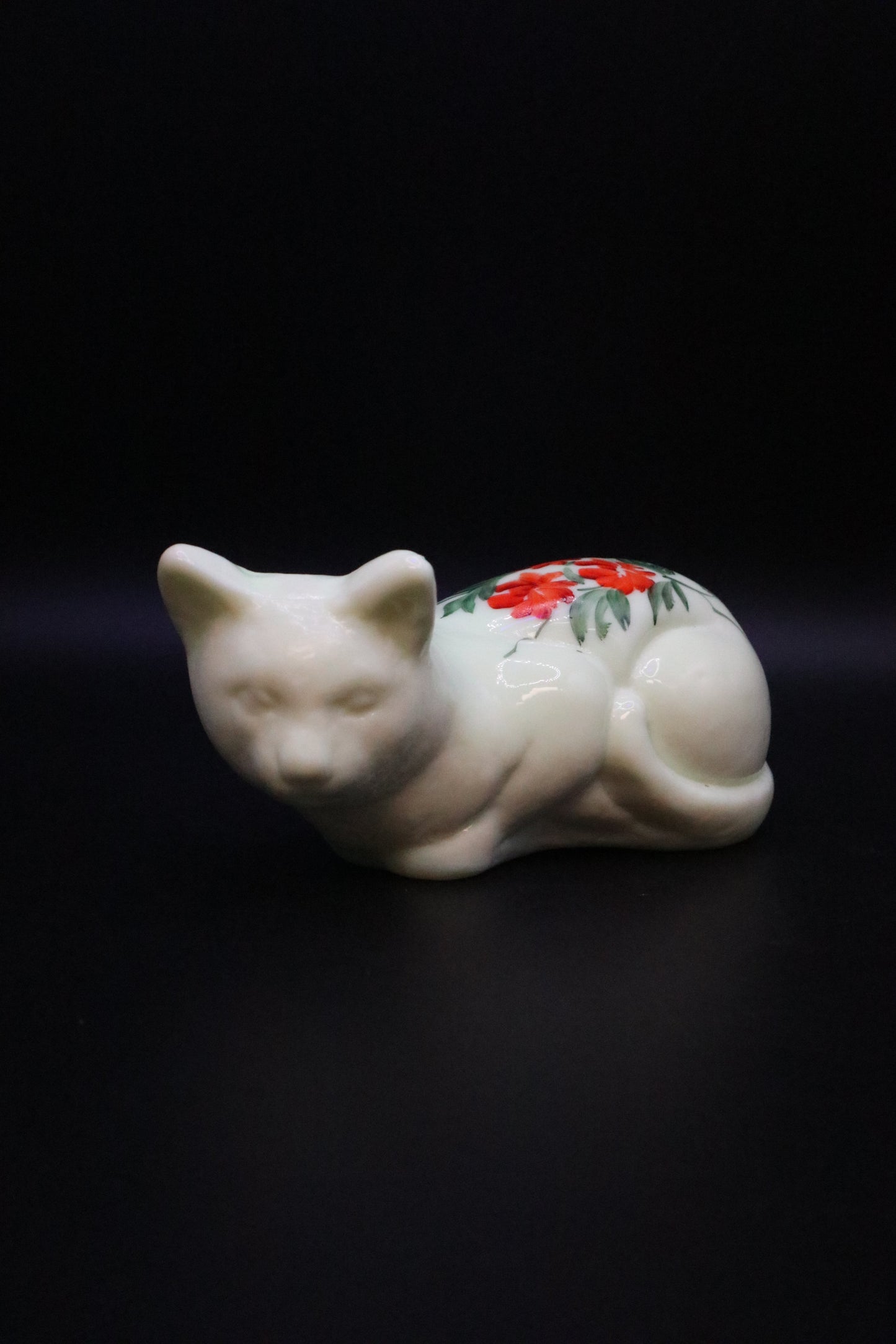 RETIRED HTF MOSSER CUSTARD GLASS CROUCHING CAT FIGURINE GLOWING UV URANIUM