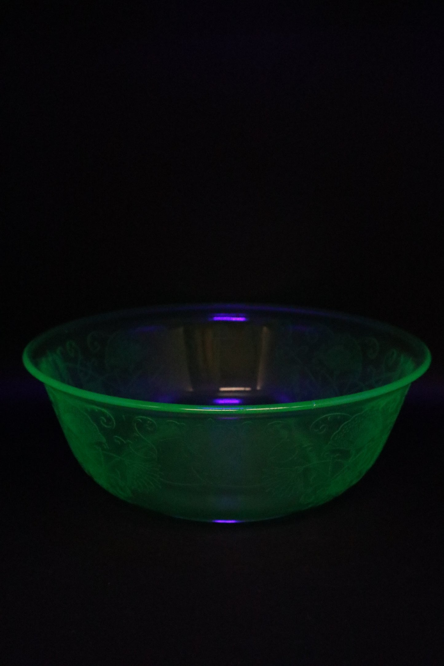 VINTAGE URANIUM HAZEL ATLAS BOWL