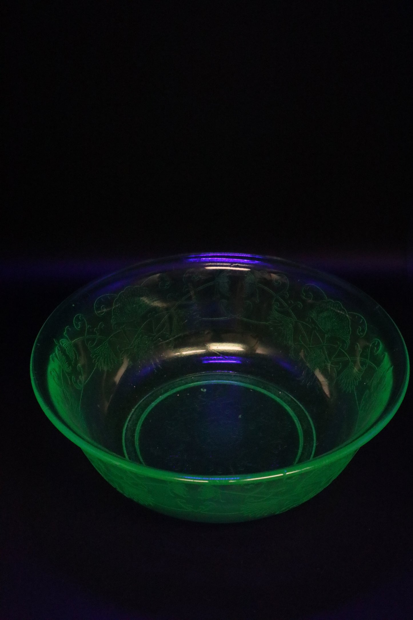 VINTAGE URANIUM HAZEL ATLAS BOWL