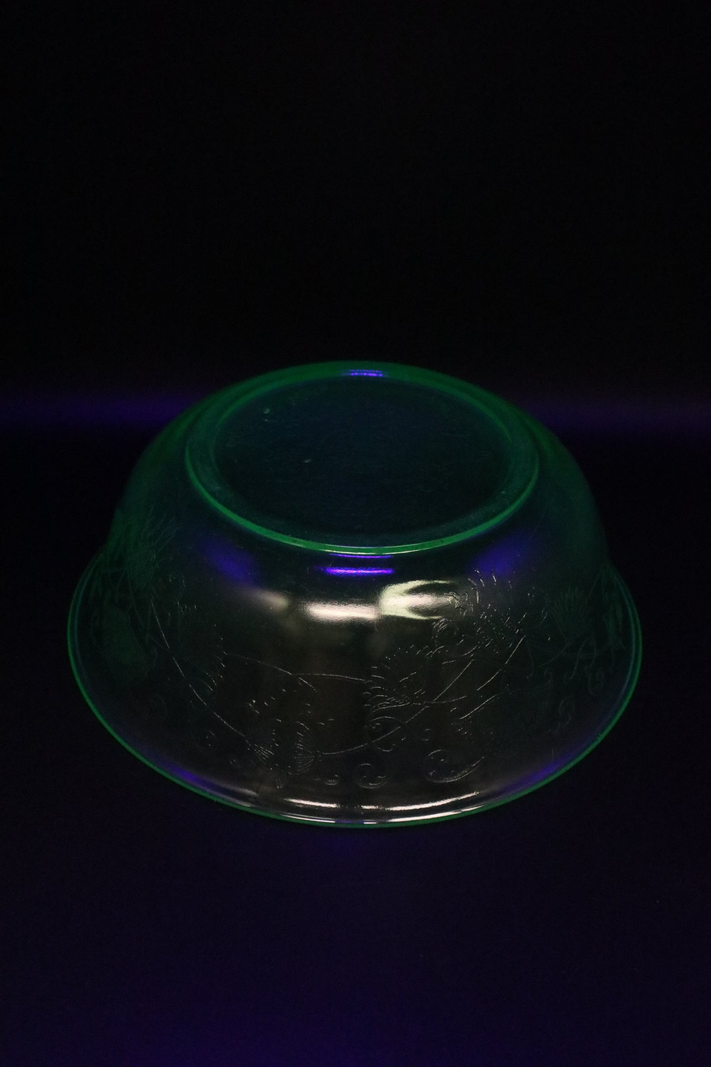 VINTAGE URANIUM HAZEL ATLAS BOWL