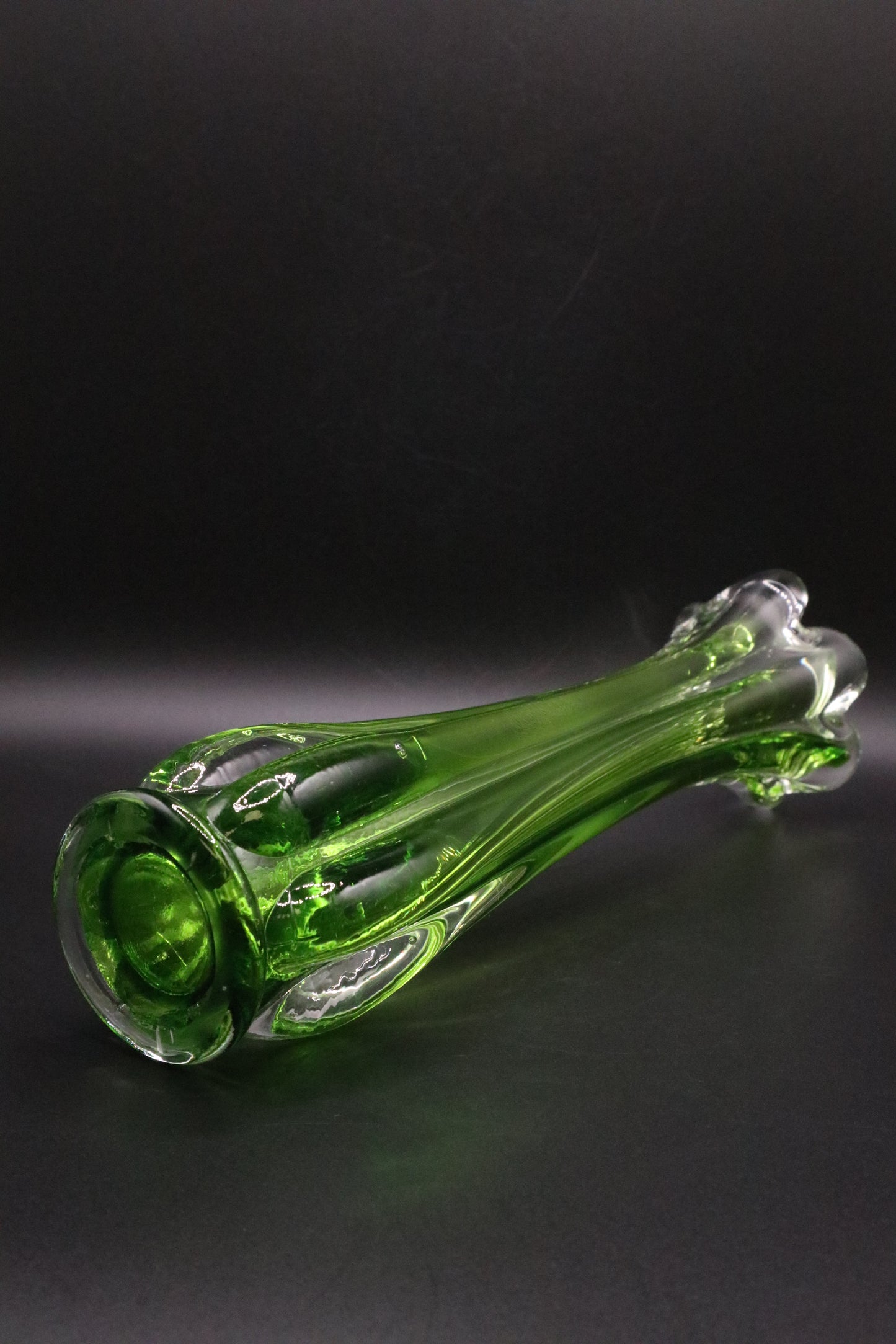 MID-CENTURY MURANO GLASS GREEN VASE