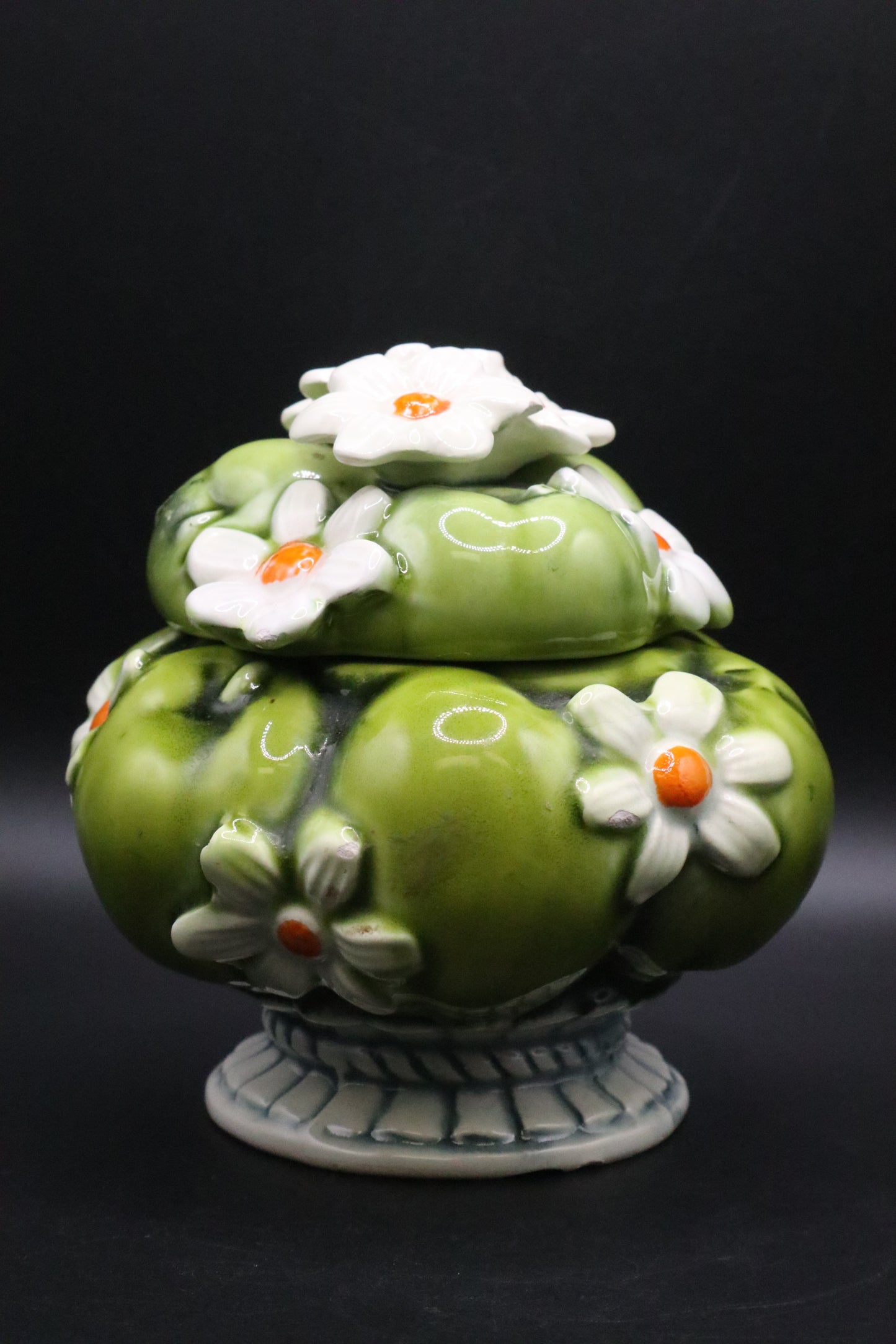 VINTAGE INARCO SUGAR BOWL GREEN APPLE WHITE DAISIES