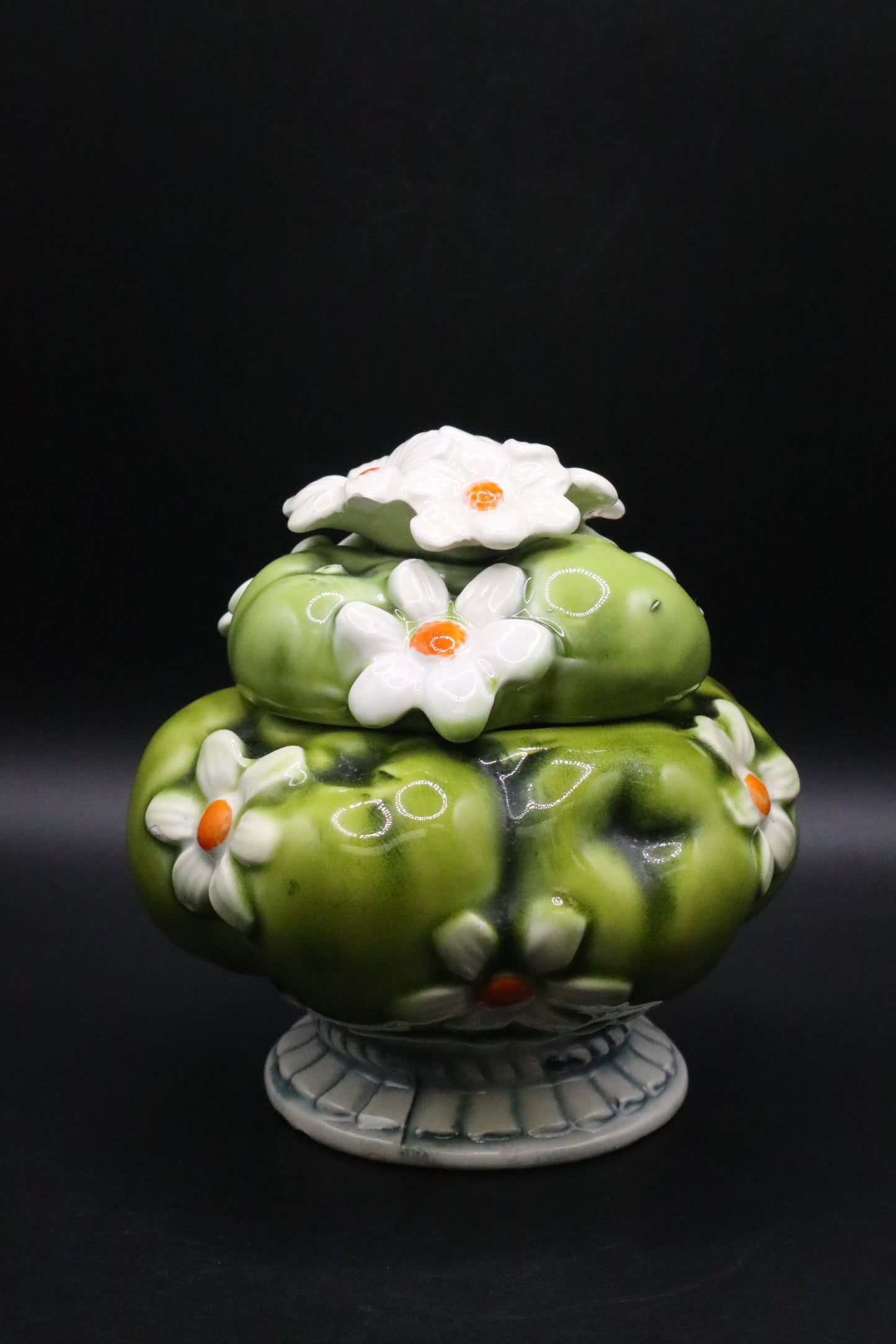 VINTAGE INARCO SUGAR BOWL GREEN APPLE WHITE DAISIES