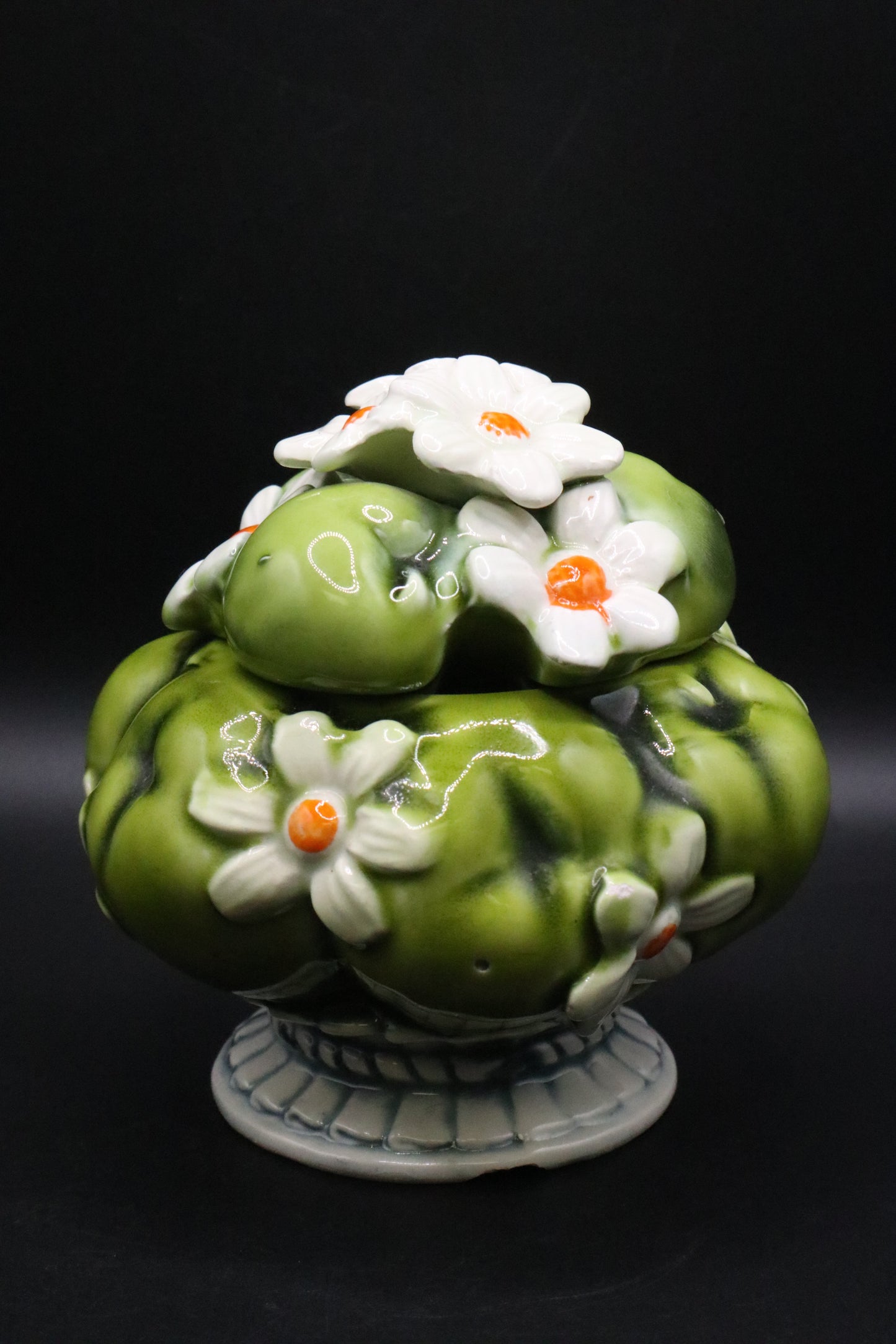VINTAGE INARCO SUGAR BOWL GREEN APPLE WHITE DAISIES