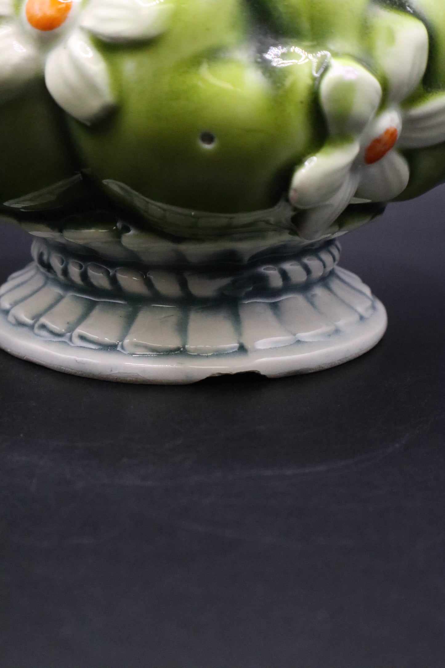 VINTAGE INARCO SUGAR BOWL GREEN APPLE WHITE DAISIES