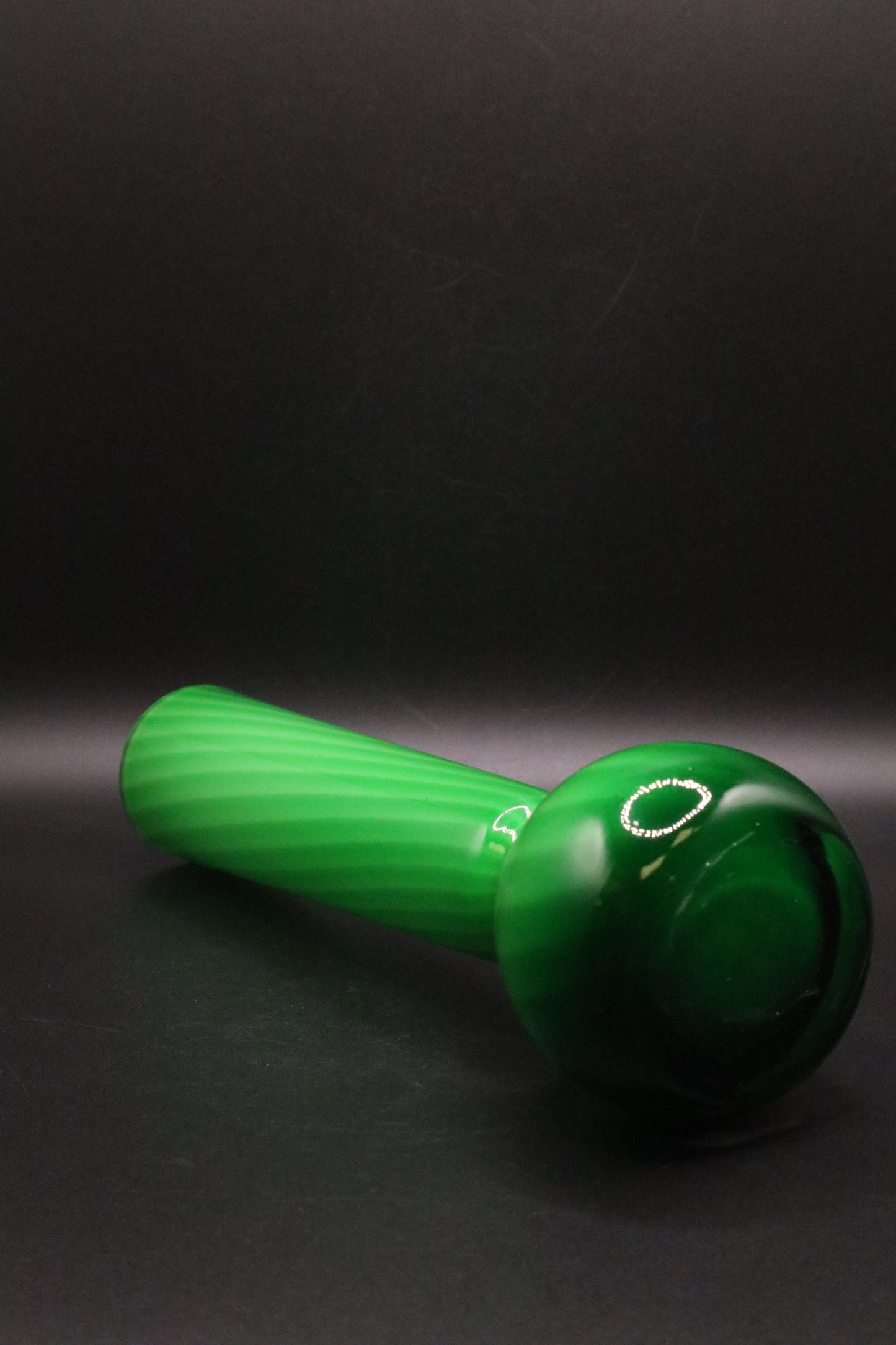 GREEN SWIRL DESIGN GLASS VASE