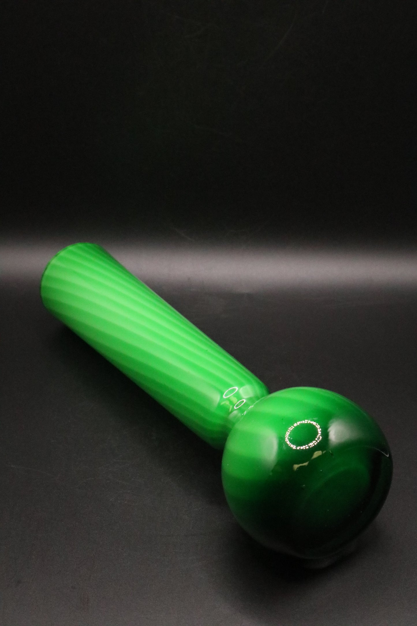 GREEN SWIRL DESIGN GLASS VASE