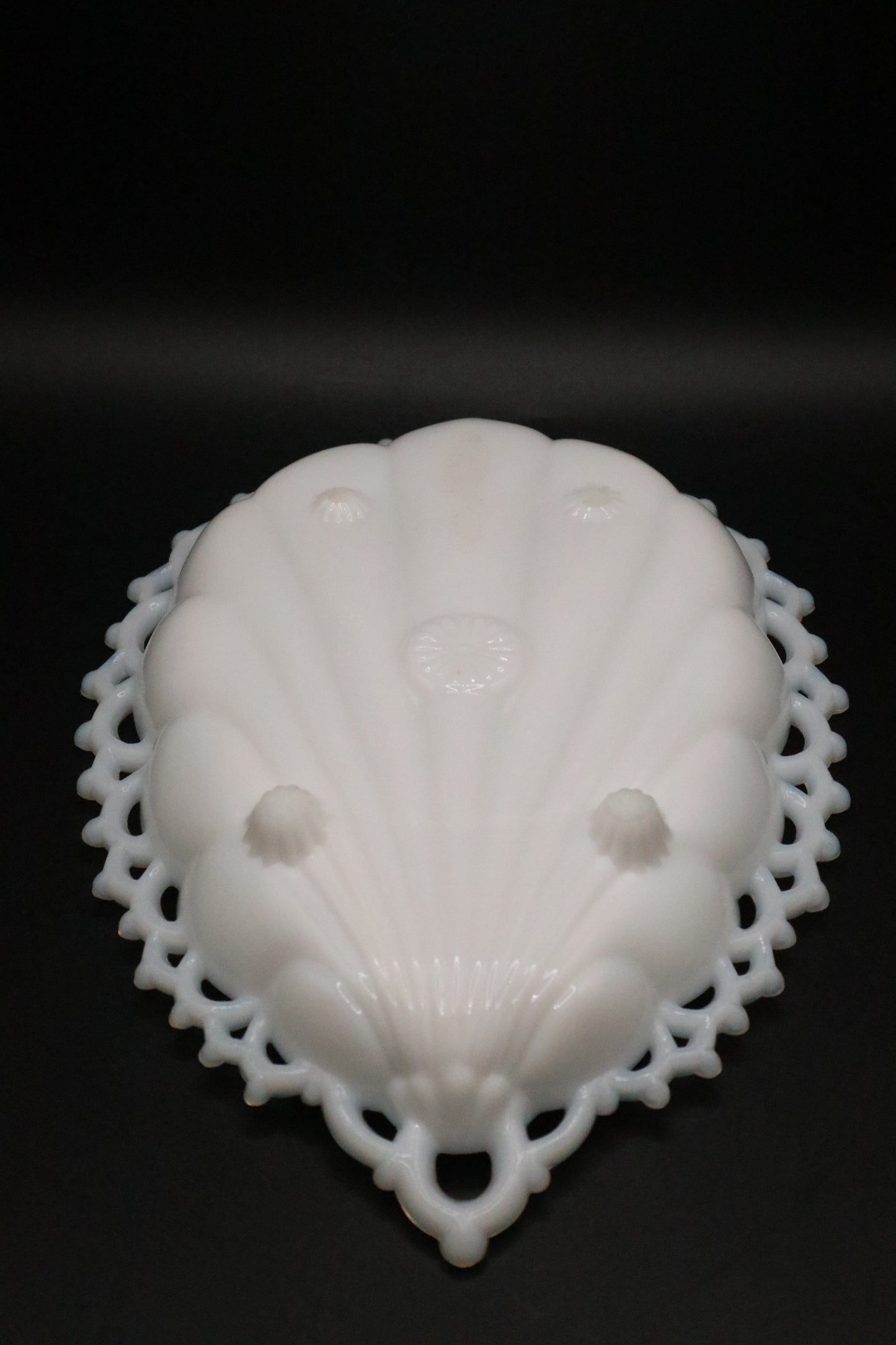 WESTMORELAND 1950'S MILK GLASS SHELL TRINKET DISH