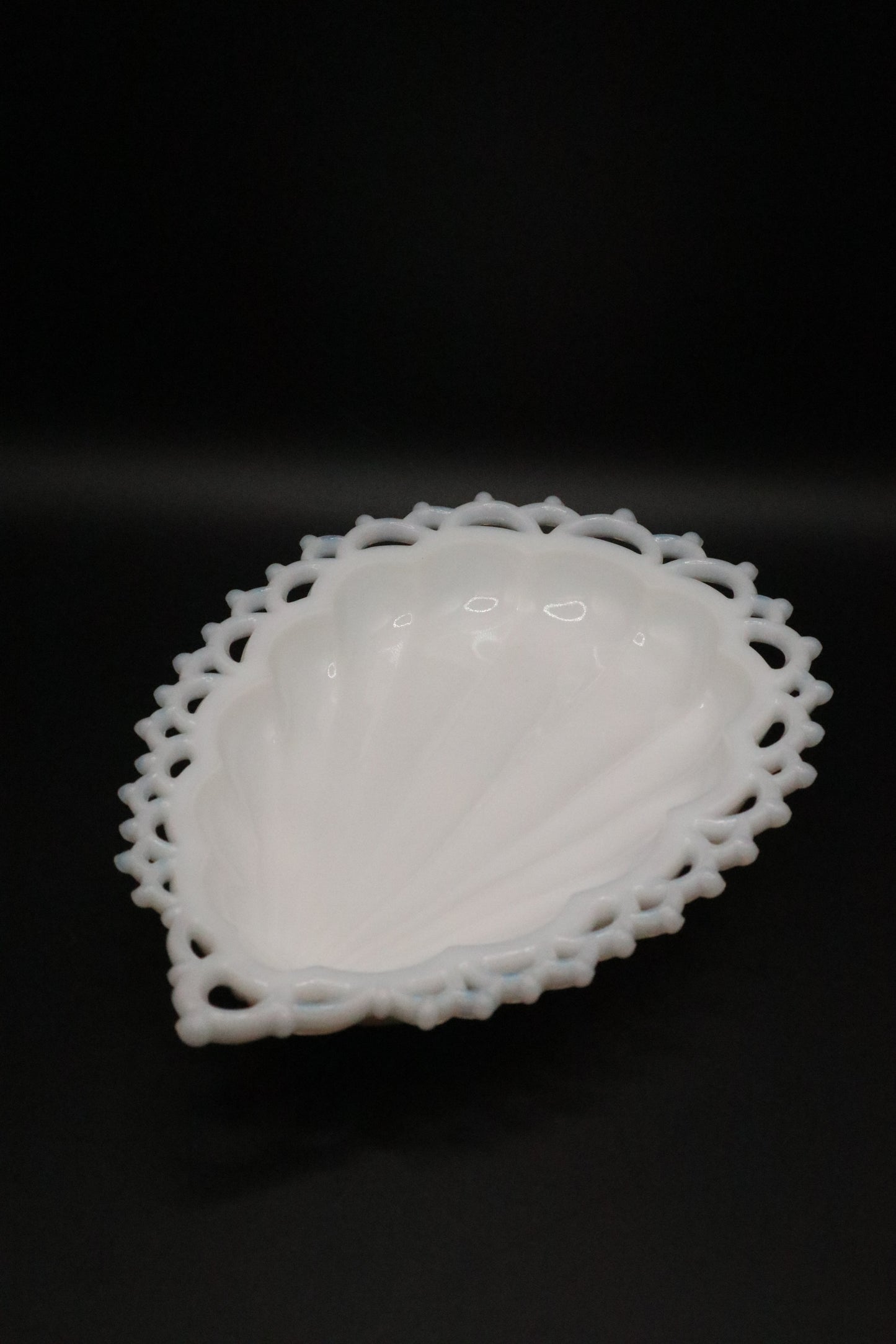 WESTMORELAND 1950'S MILK GLASS SHELL TRINKET DISH