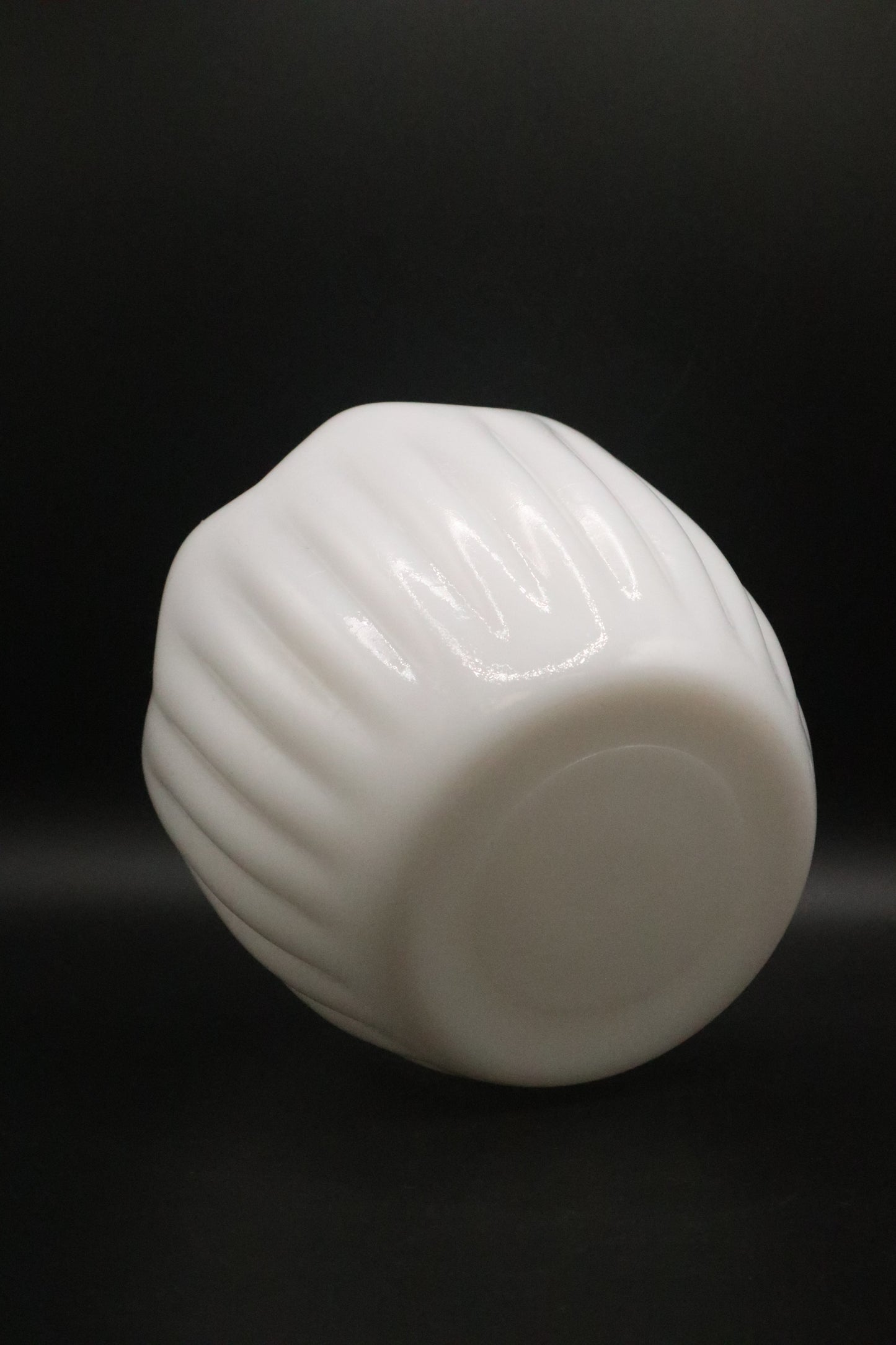 VINTAGE MILK GLASS RUFFLED RIM FLUTED SIDES VASE