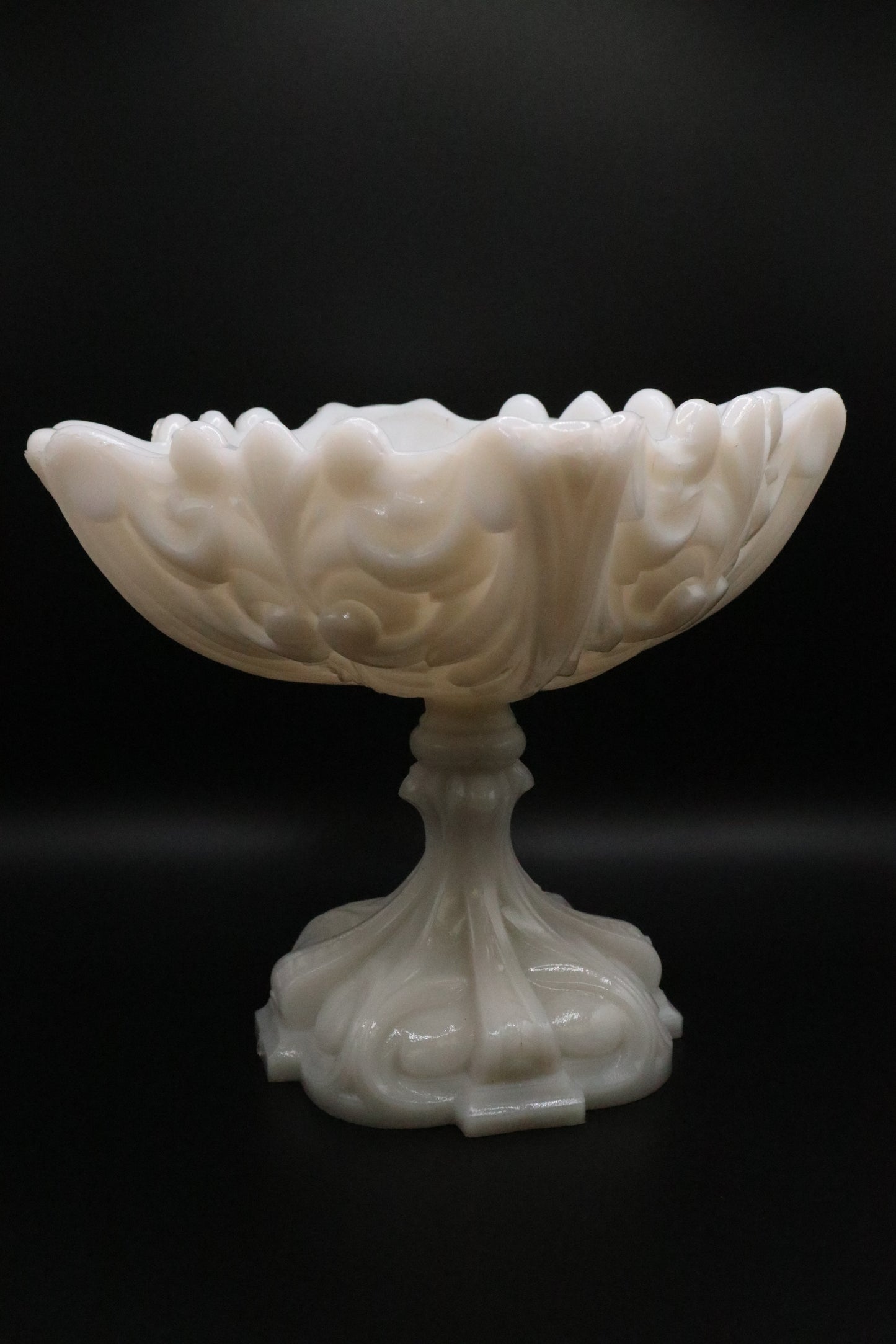 ANTIQUE OPAQUE MILK GLASS NOUVEAU COMPOTE PORTIEUX