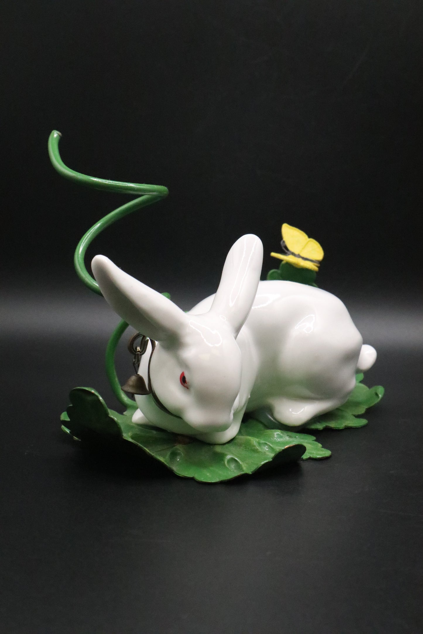 VINTAGE PETITE RABBIT VASE HOLDER (NO VASE)