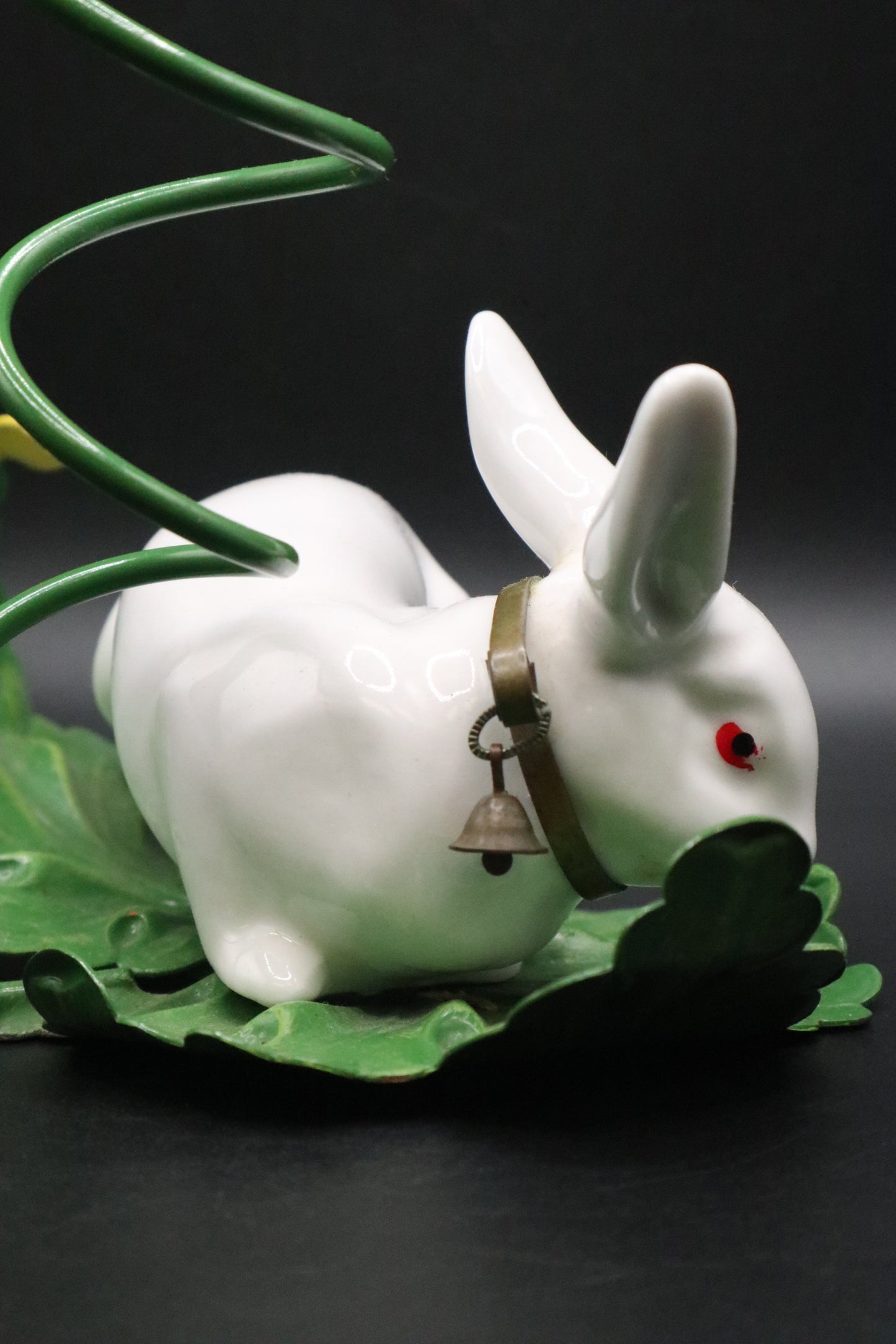 VINTAGE PETITE RABBIT VASE HOLDER (NO VASE)