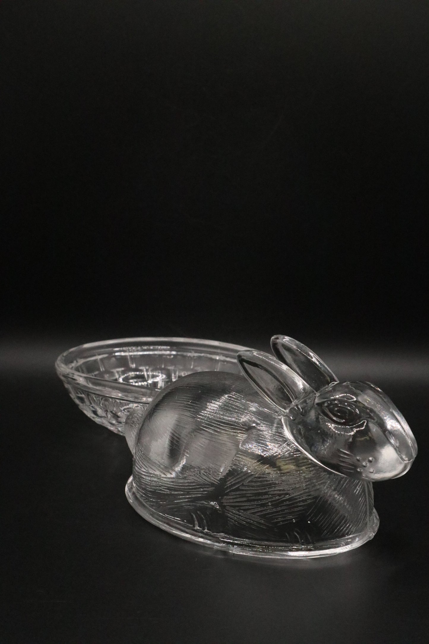 CLEAR GLASS NESTING BUNNY