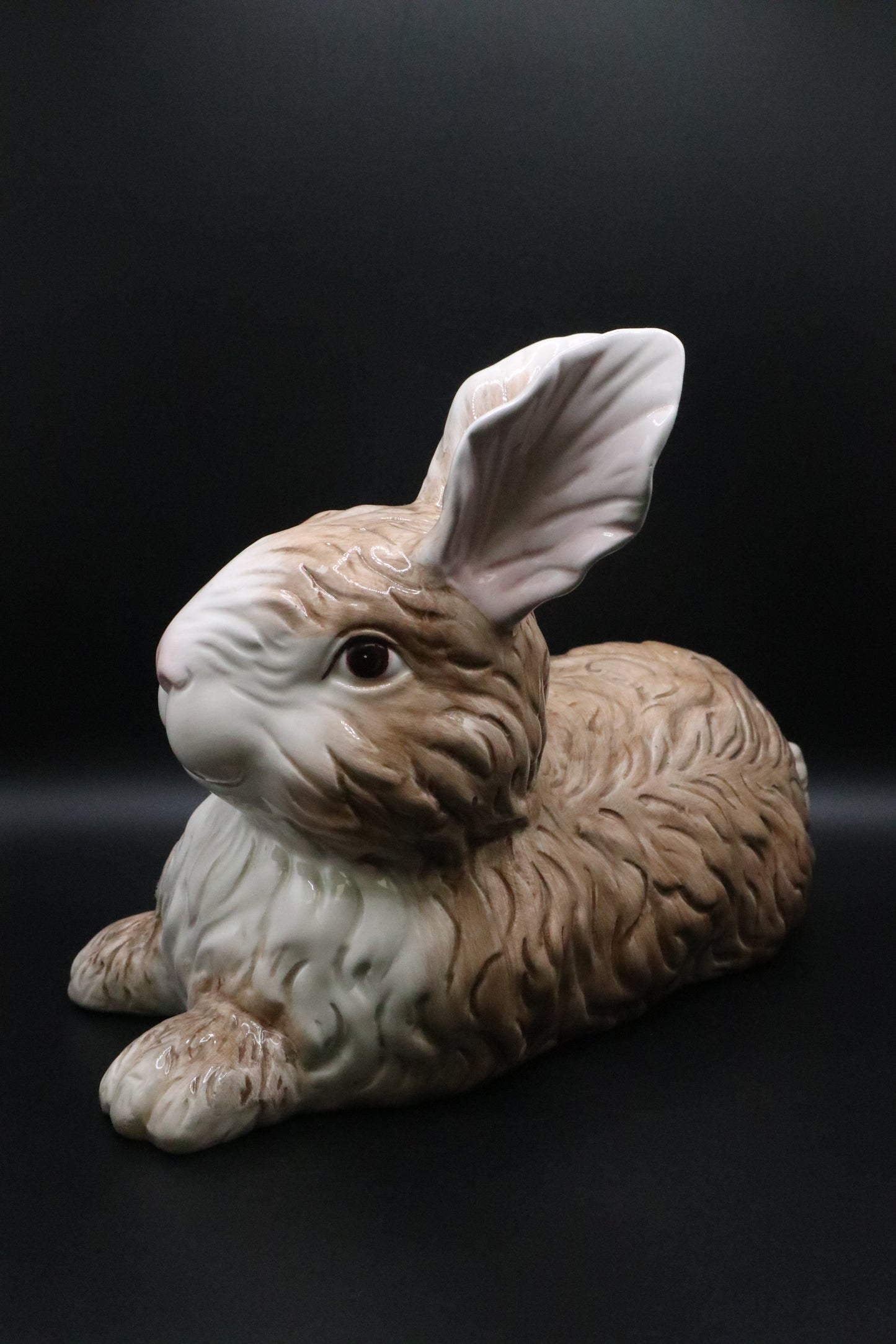 KALDUN & BOGLE RARE RETIRED CERAMIC RABBIT WITH LEAF (AS IS)