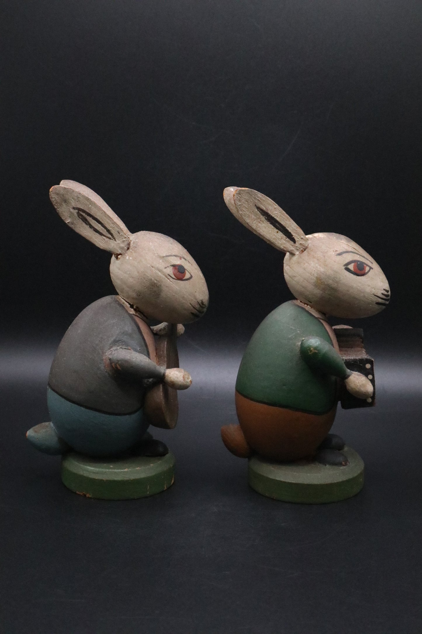 VINTAGE FOLK ART WOODEN MUSICIAN BUNNIES (SET OF 2)
