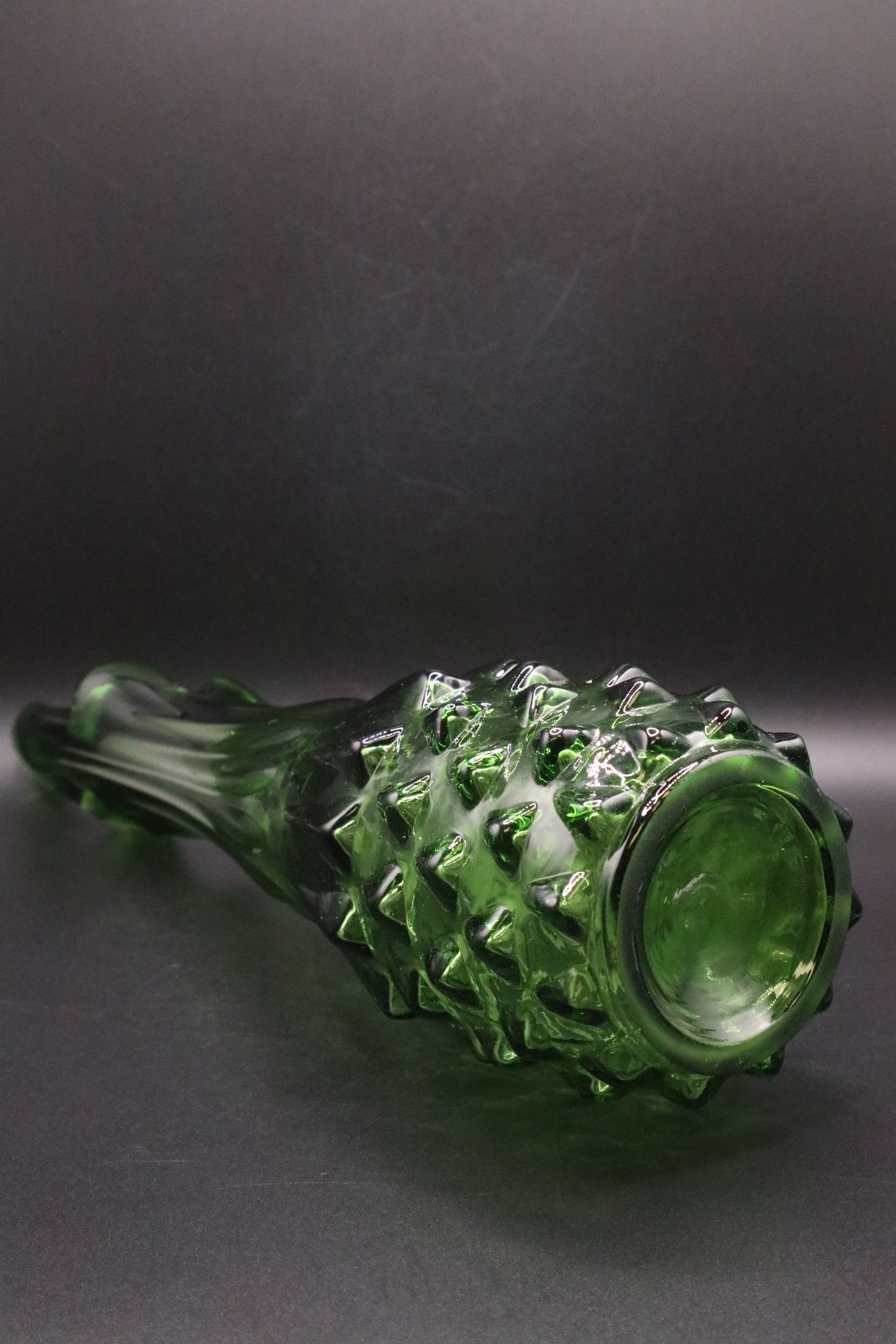 VINTAGE GREEN FIVE FINGER SWUNG VASE