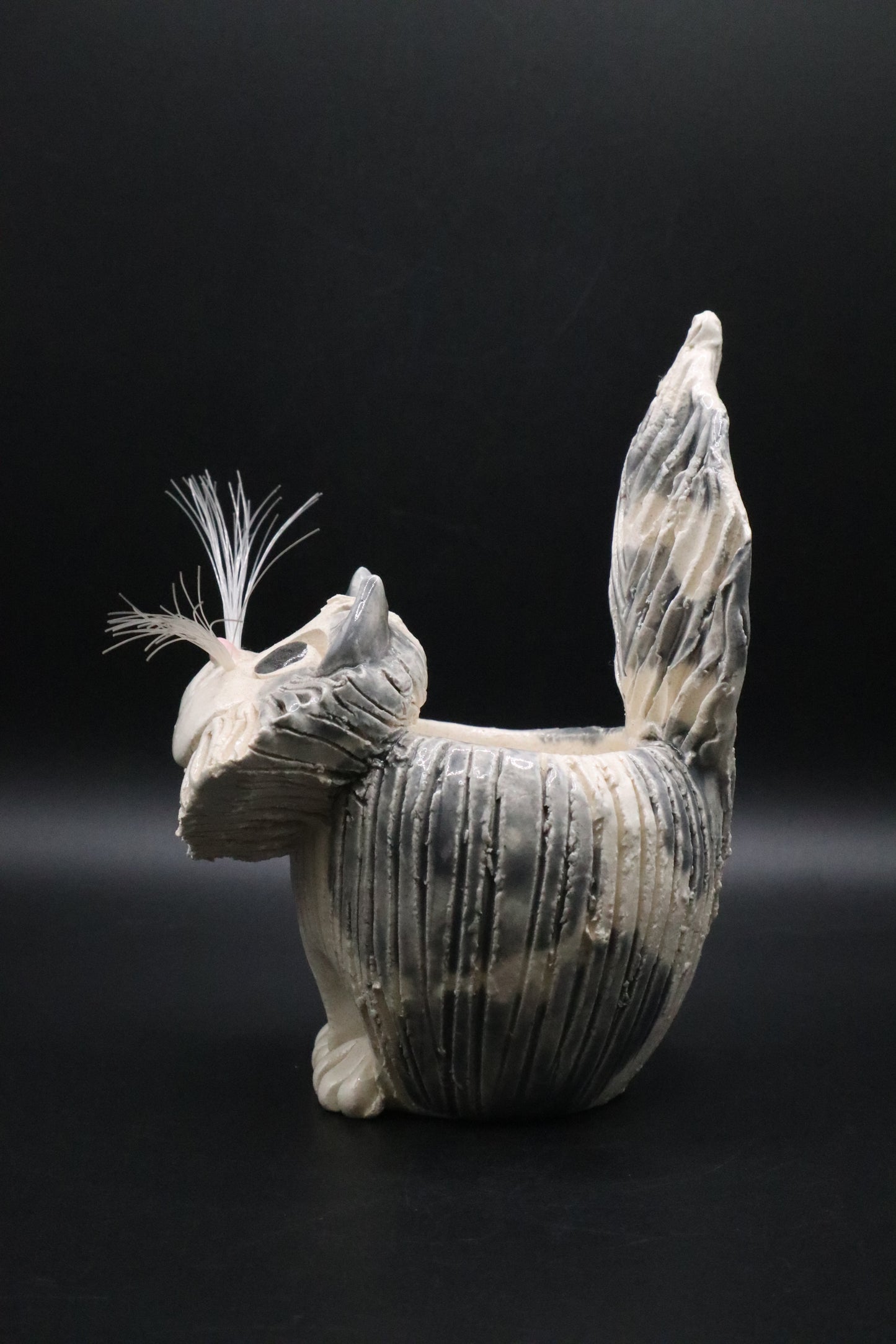 CERAMIC GRAY AND WHITE CAT FIGURINE TOOTHPICK HOLDER PENCE