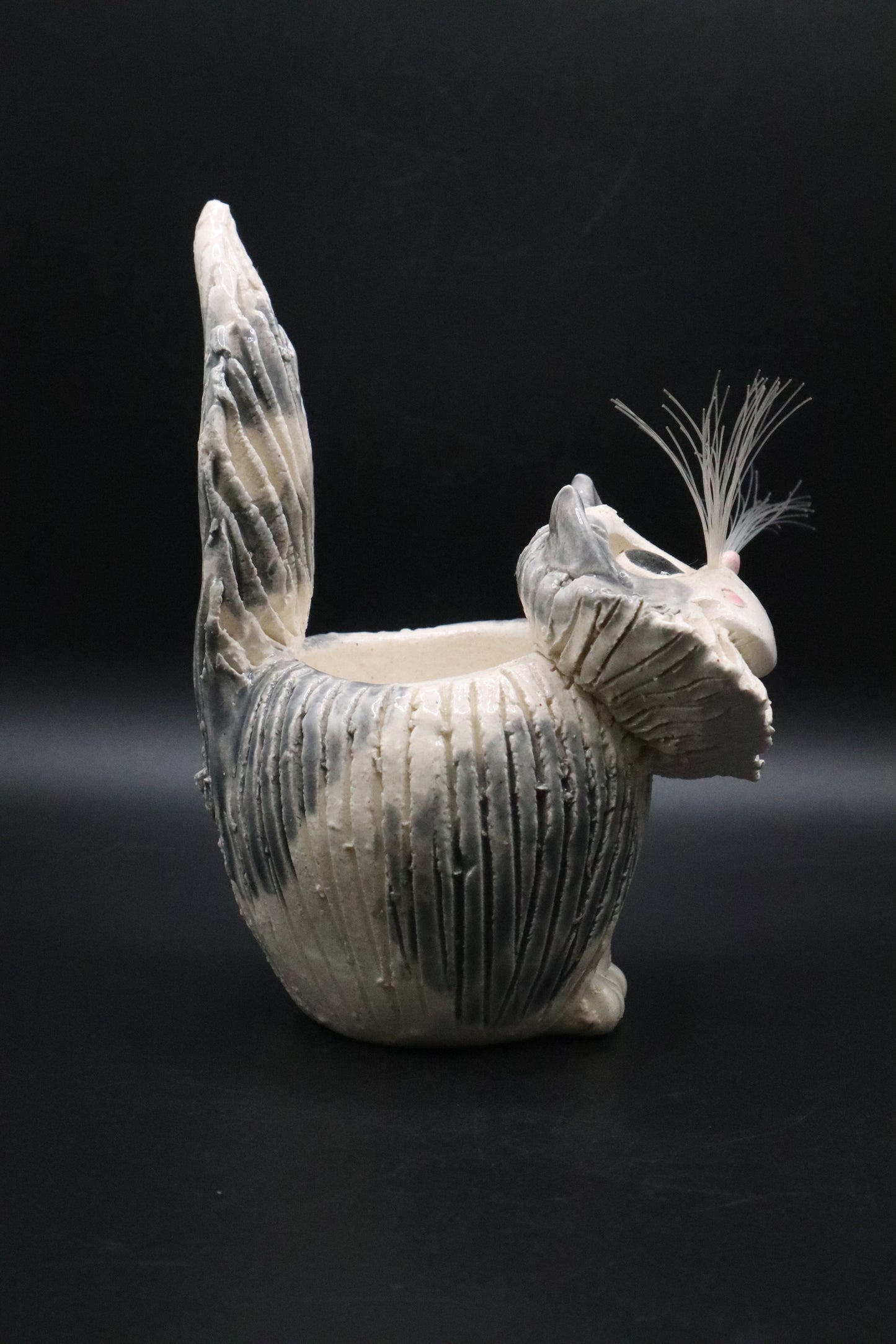 CERAMIC GRAY AND WHITE CAT FIGURINE TOOTHPICK HOLDER PENCE