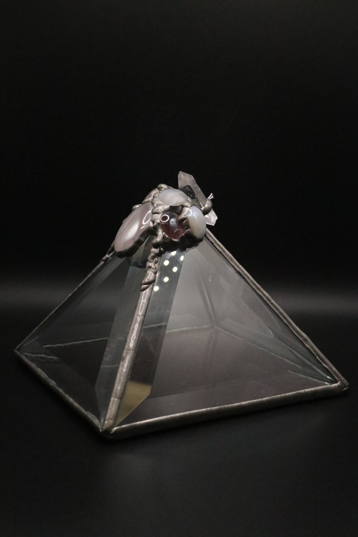 VINTAGE CRYSTAL TOP PYRAMID BOX