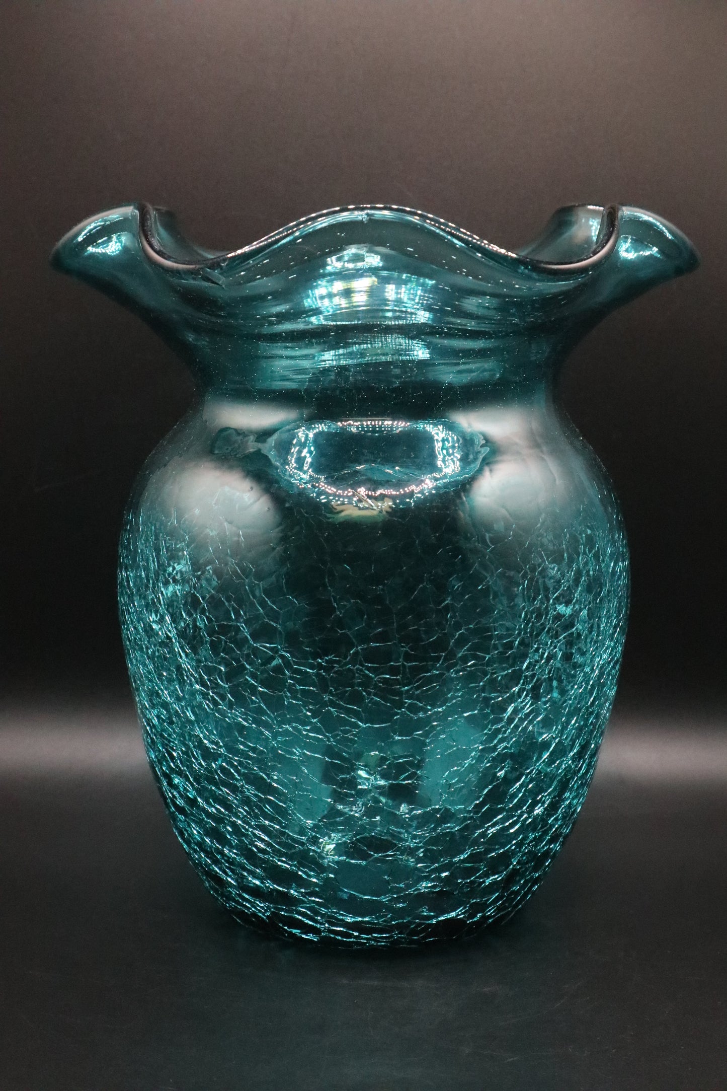 GREEN CRACKLE GLASS VASE WITH SCALLOPED EDGE PONTIL MARK