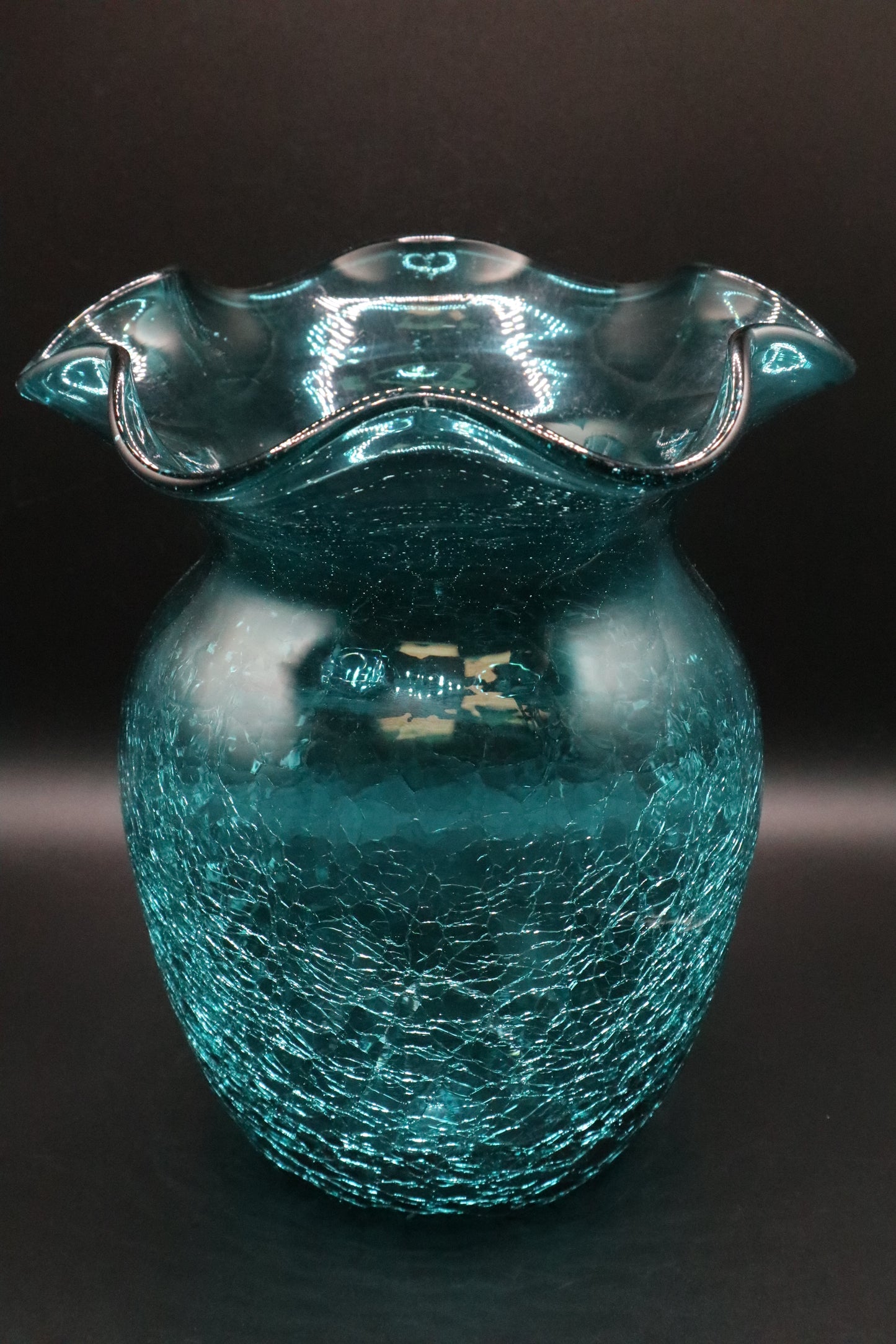 GREEN CRACKLE GLASS VASE WITH SCALLOPED EDGE PONTIL MARK