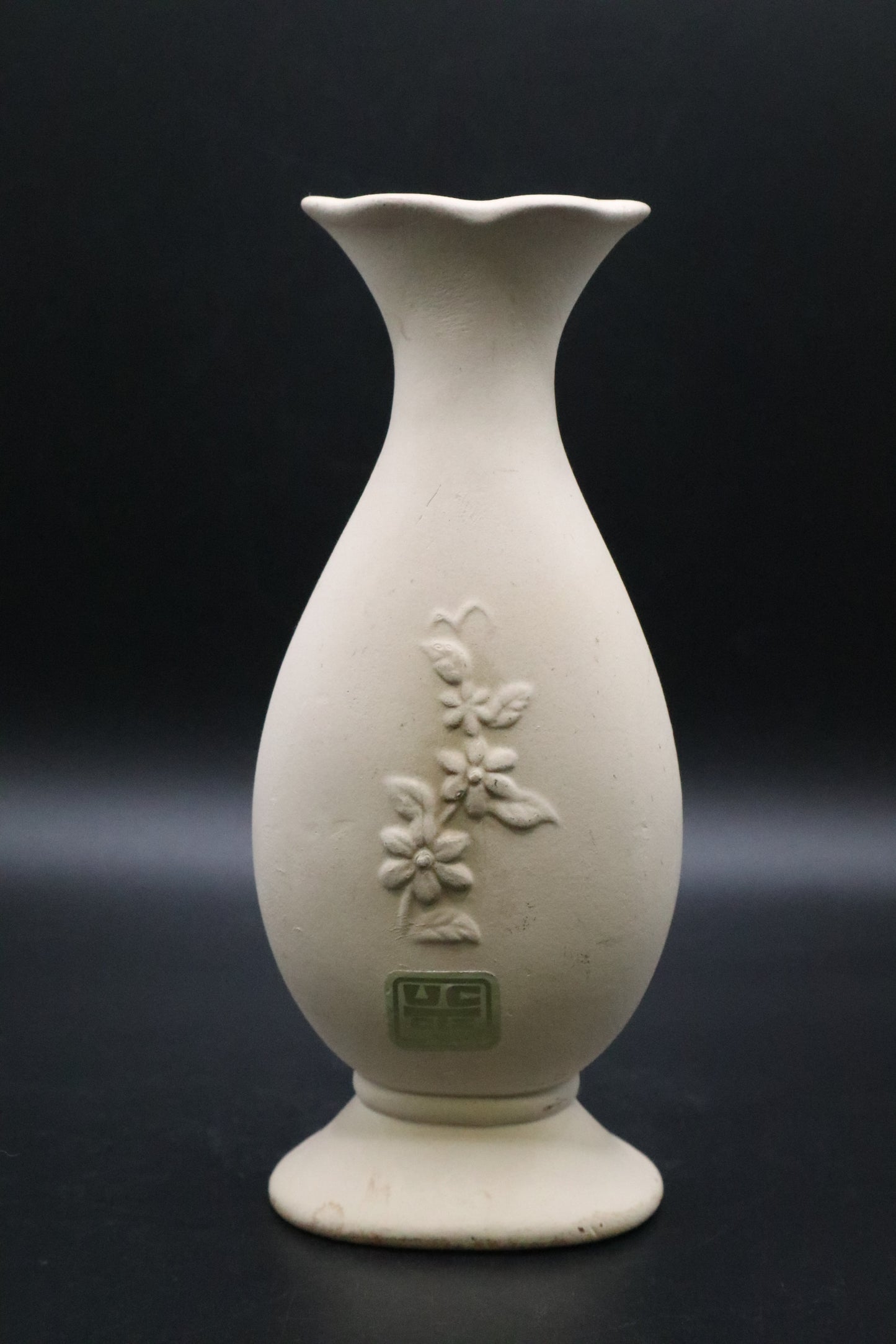 VINTAGE UCTCI JAPAN BISQUE VASE GIRL W/ BUNNY