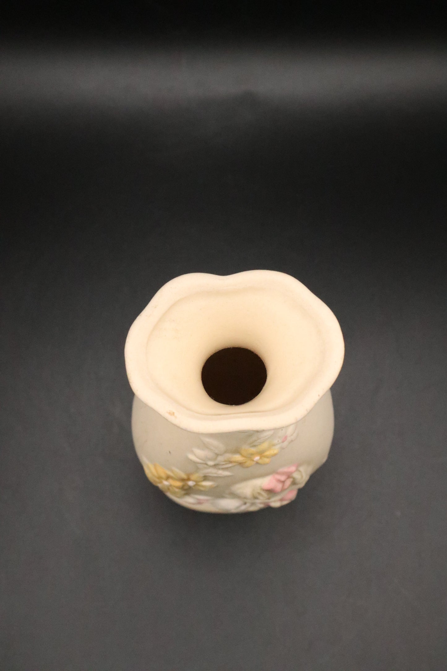 VINTAGE UCTCI JAPAN BISQUE VASE GIRL W/ BUNNY