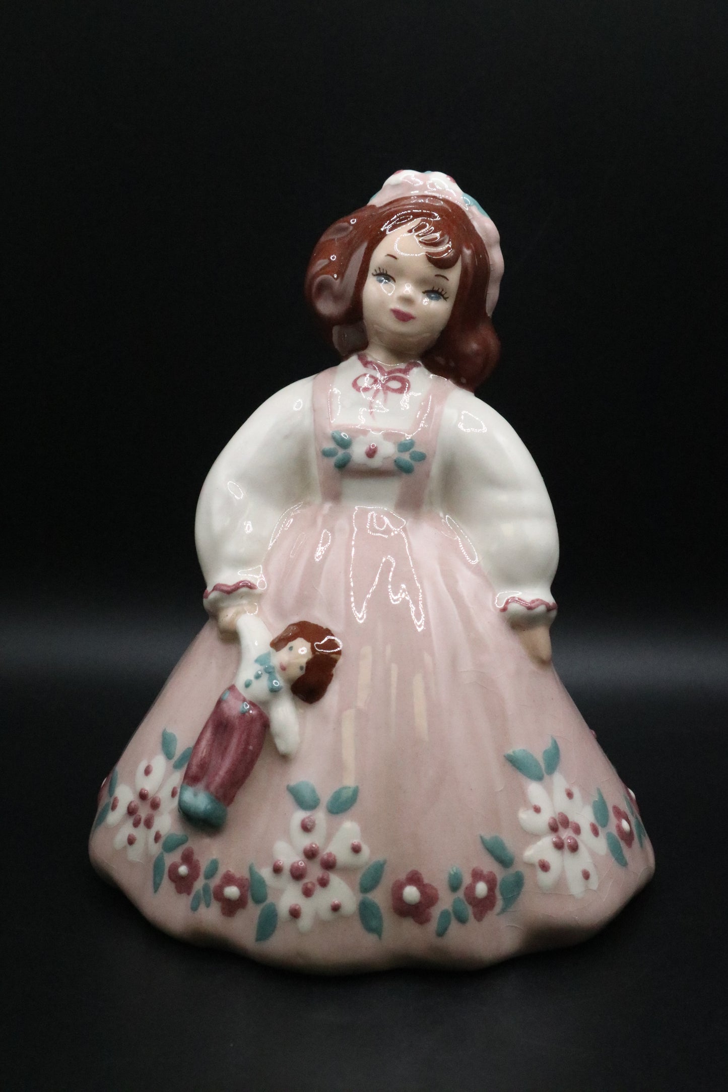SQUIRE CERAMICS ZAIDA GIRL WITH DOLL