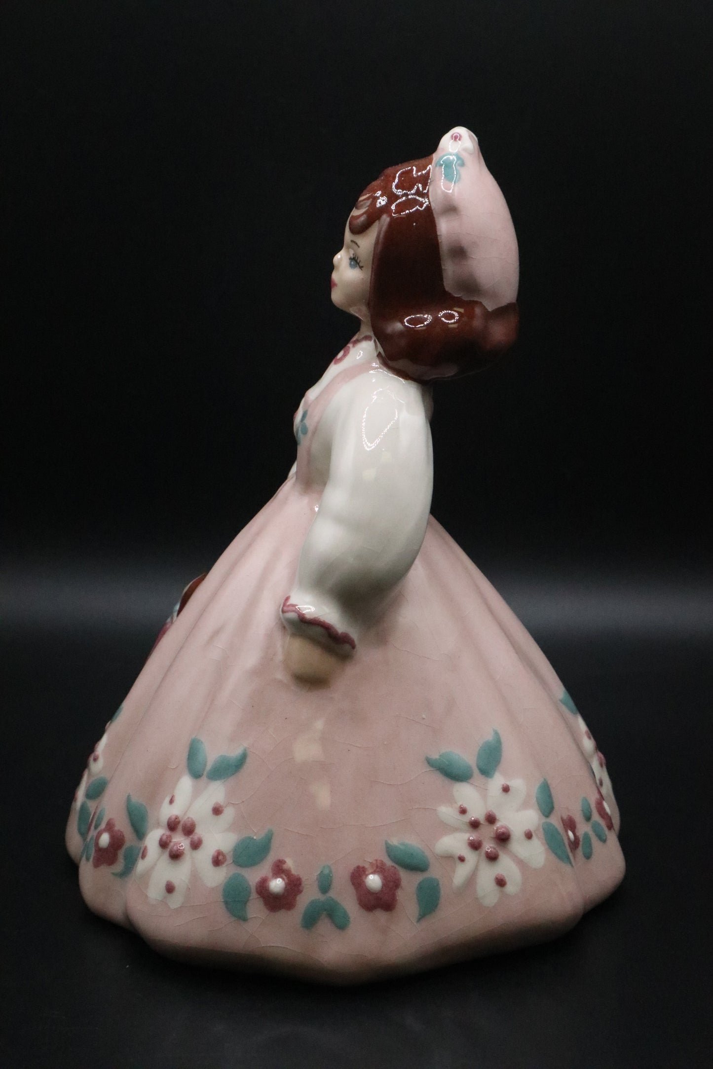 SQUIRE CERAMICS ZAIDA GIRL WITH DOLL
