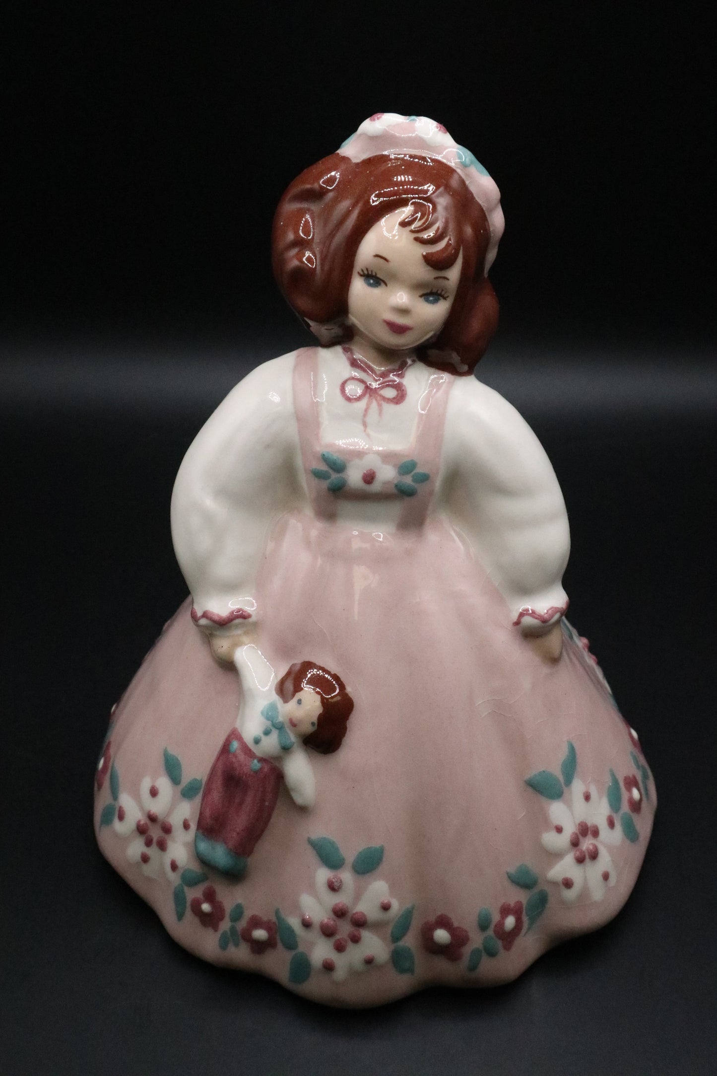 SQUIRE CERAMICS ZAIDA GIRL WITH DOLL