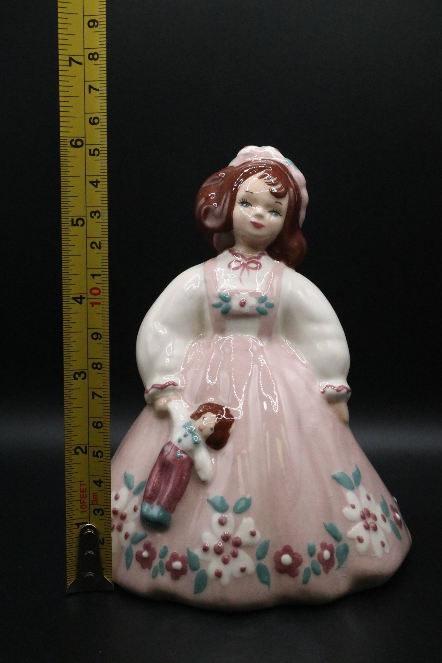 SQUIRE CERAMICS ZAIDA GIRL WITH DOLL