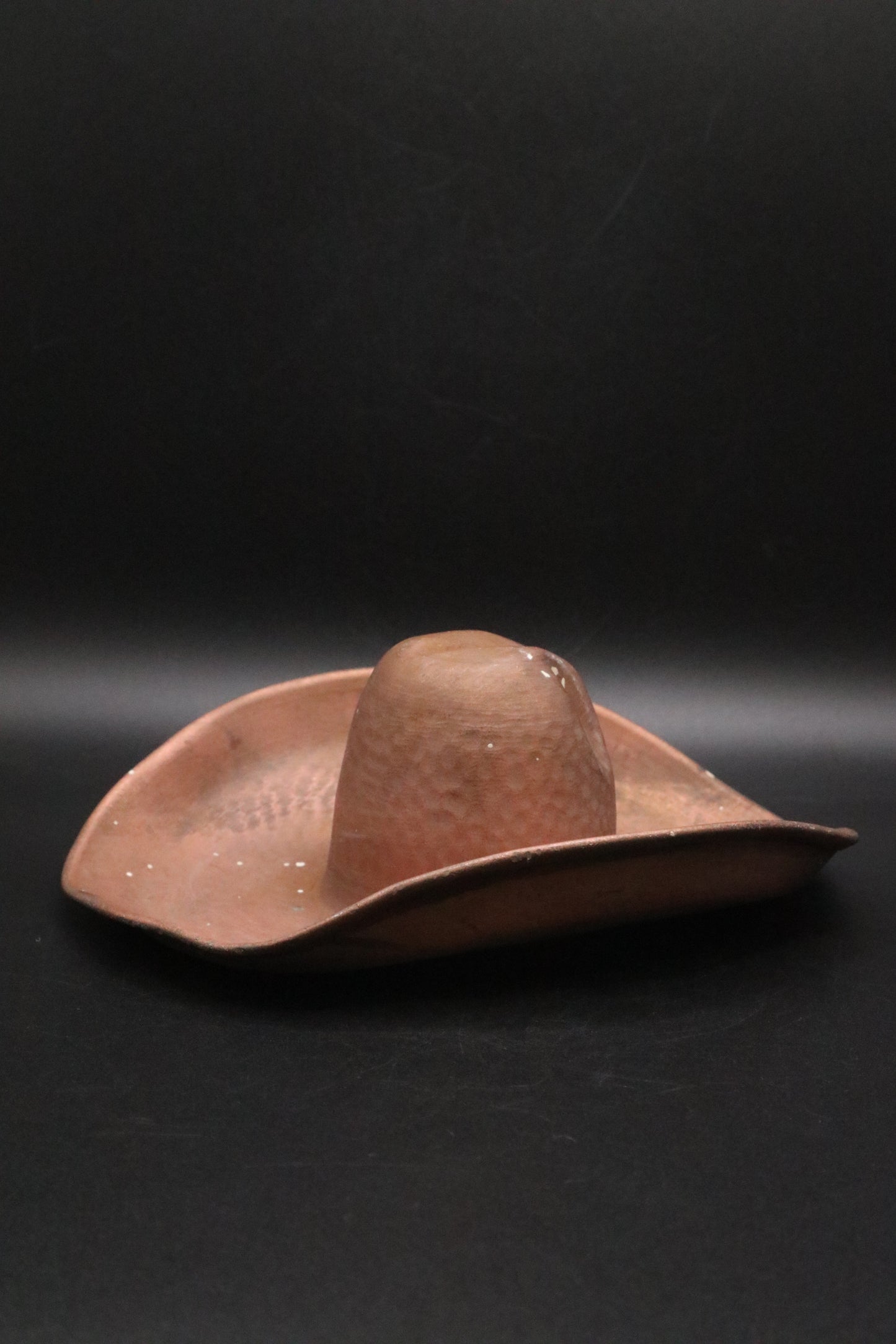 VINTAGE COOPER HAMMERED COWBOY HAT ASHTRAY