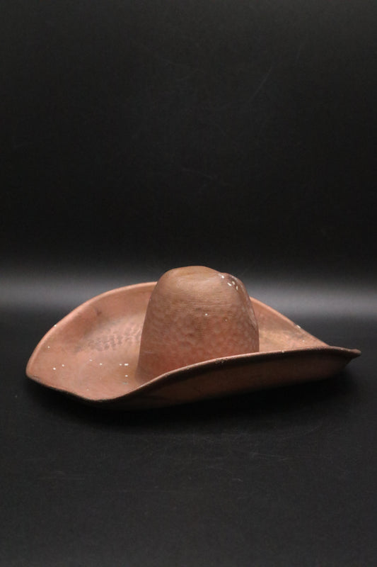 VINTAGE COOPER HAMMERED COWBOY HAT ASHTRAY
