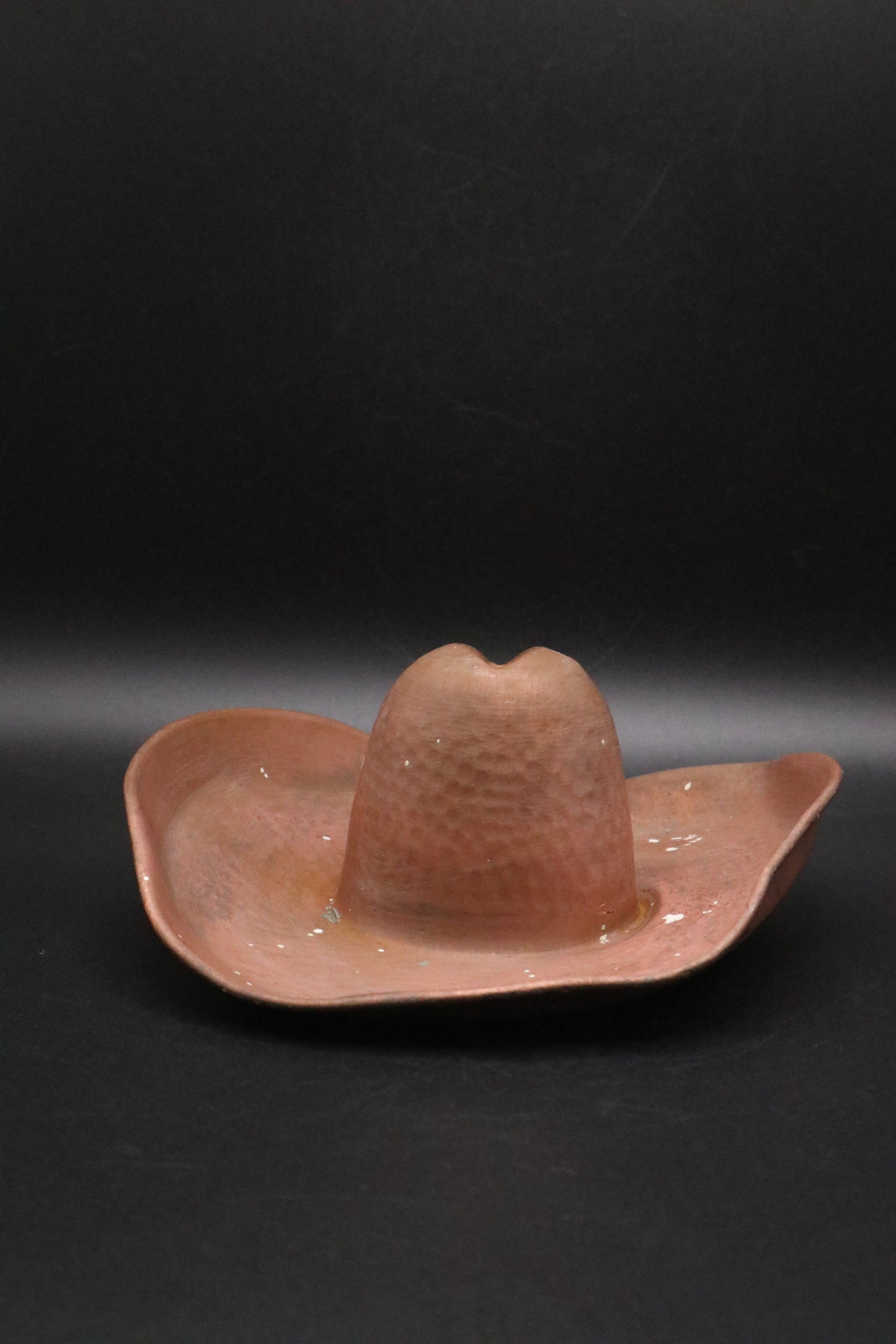 VINTAGE COOPER HAMMERED COWBOY HAT ASHTRAY