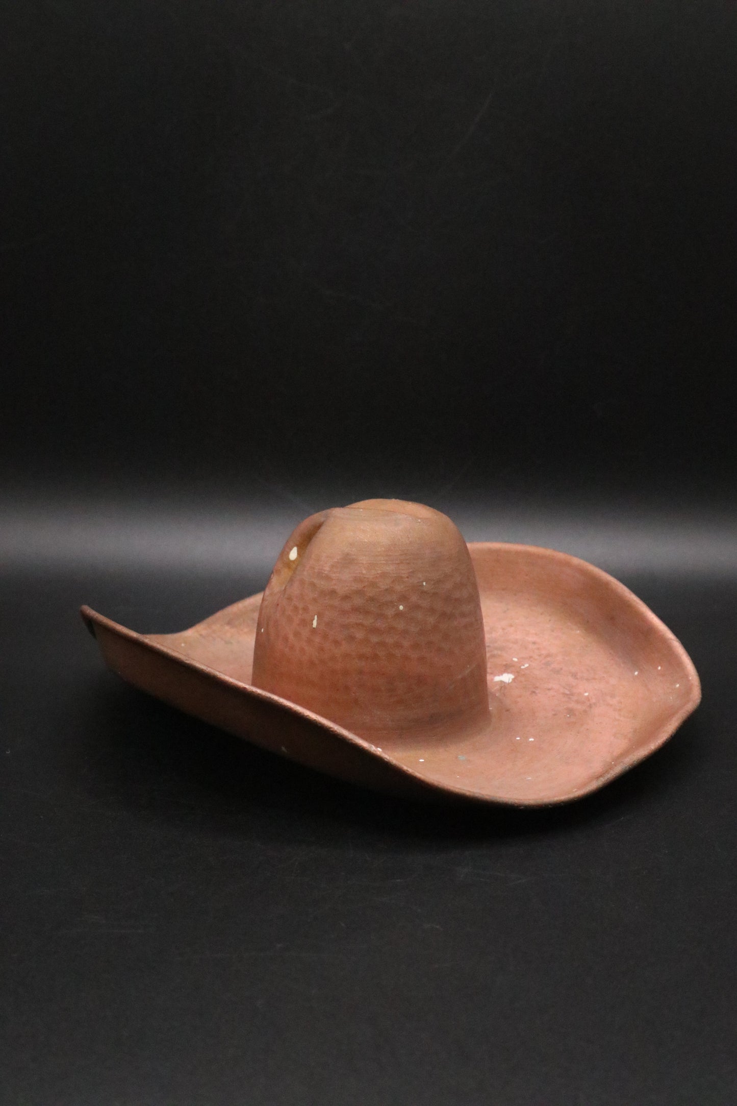 VINTAGE COOPER HAMMERED COWBOY HAT ASHTRAY