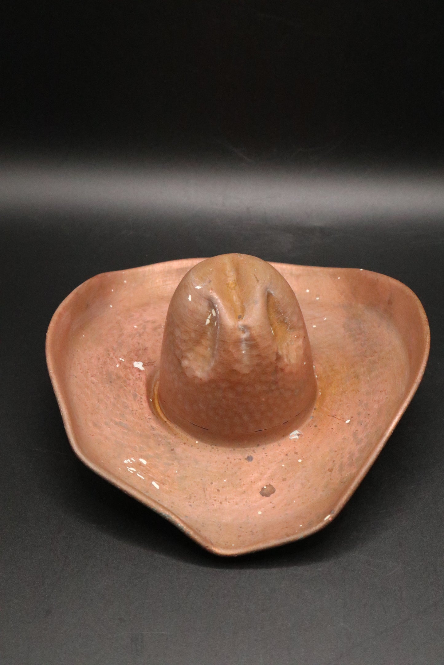 VINTAGE COOPER HAMMERED COWBOY HAT ASHTRAY