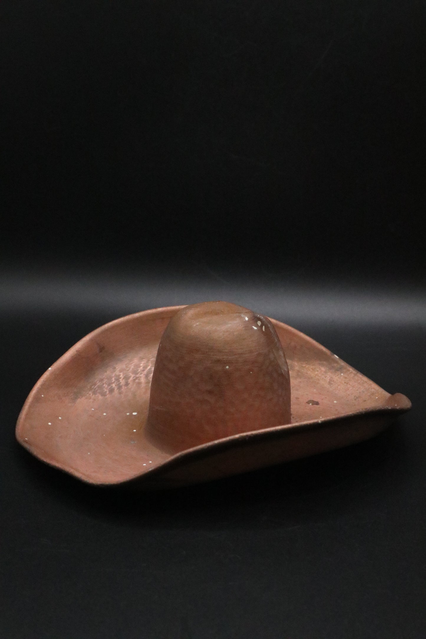 VINTAGE COOPER HAMMERED COWBOY HAT ASHTRAY