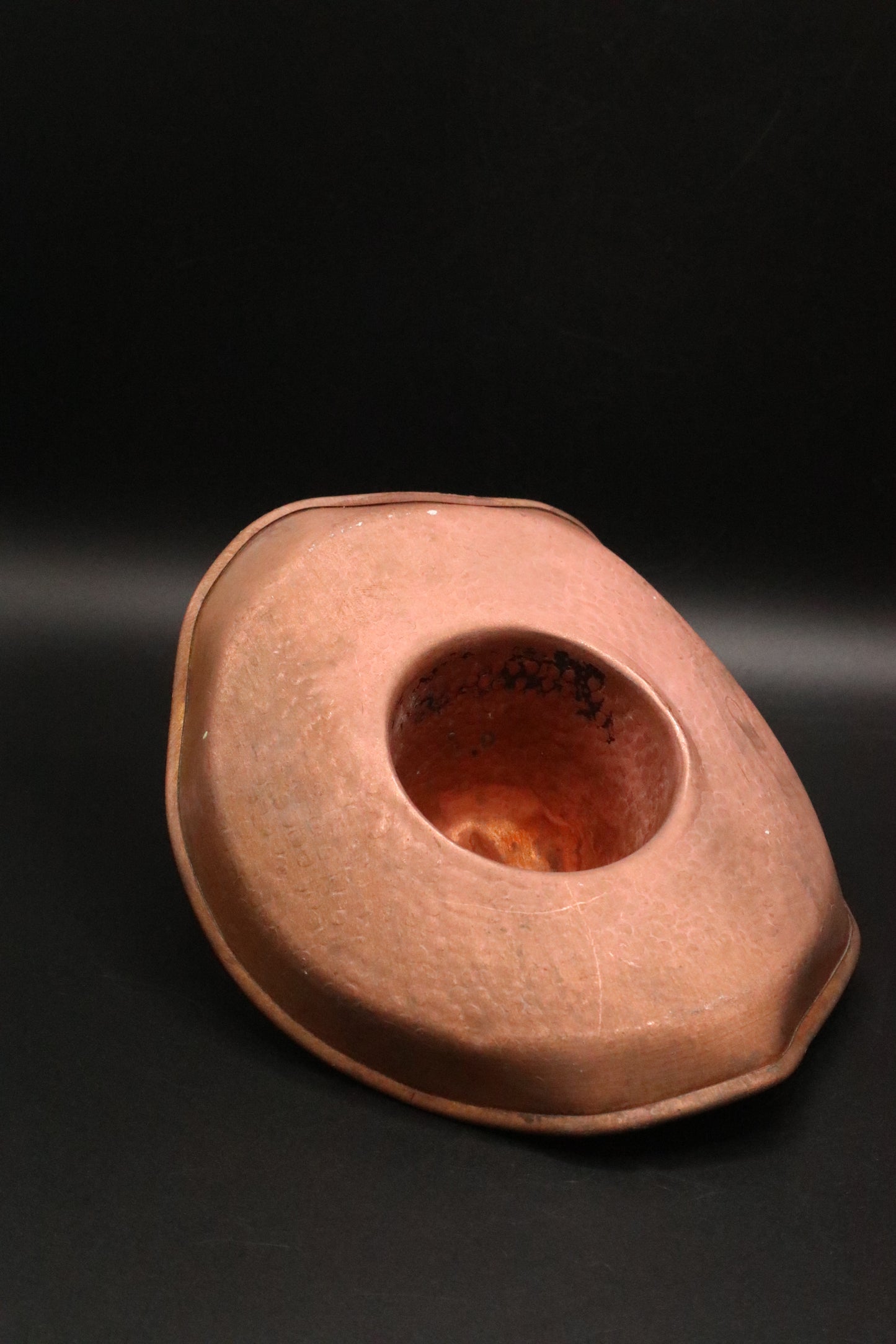VINTAGE COOPER HAMMERED COWBOY HAT ASHTRAY
