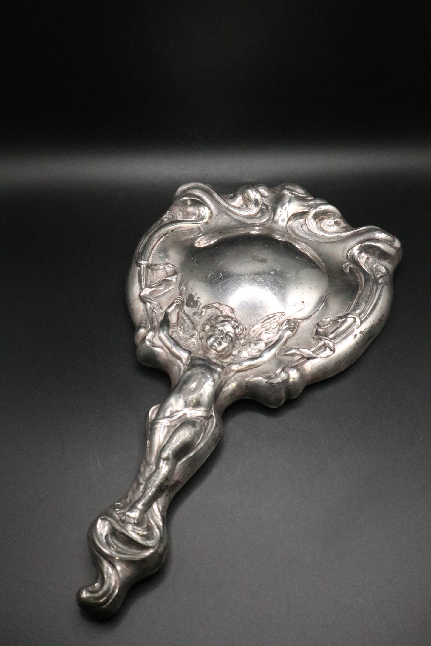 ANTIQUE SILVER PLATED ART NOUVEAU HANDHELD MIRROR WITH CHERUB DESIGN