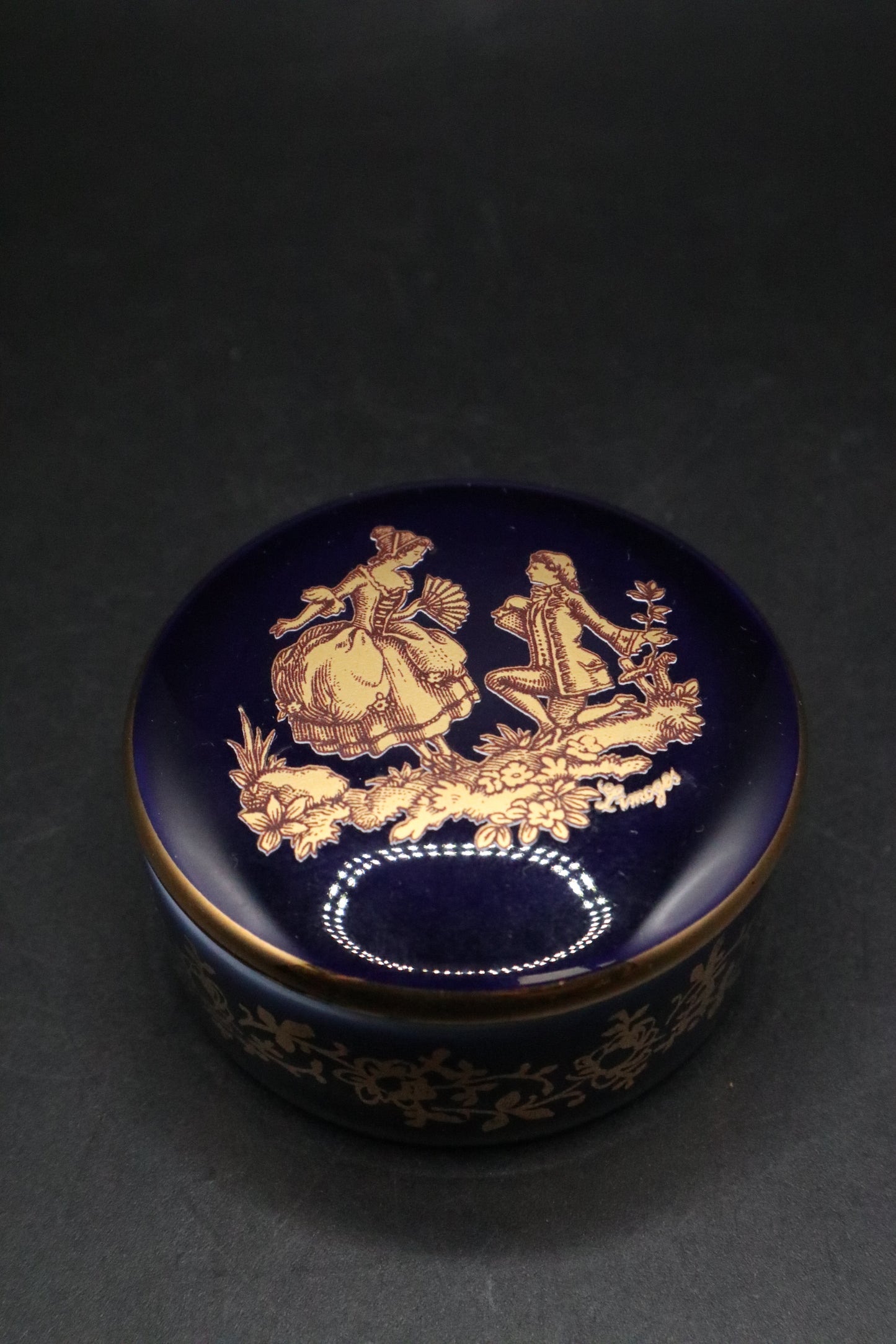 VINTAGE LIMOGES FRANCE COBALT BLUE TRINKET BOX GOLD GILT COURTING COUPLE