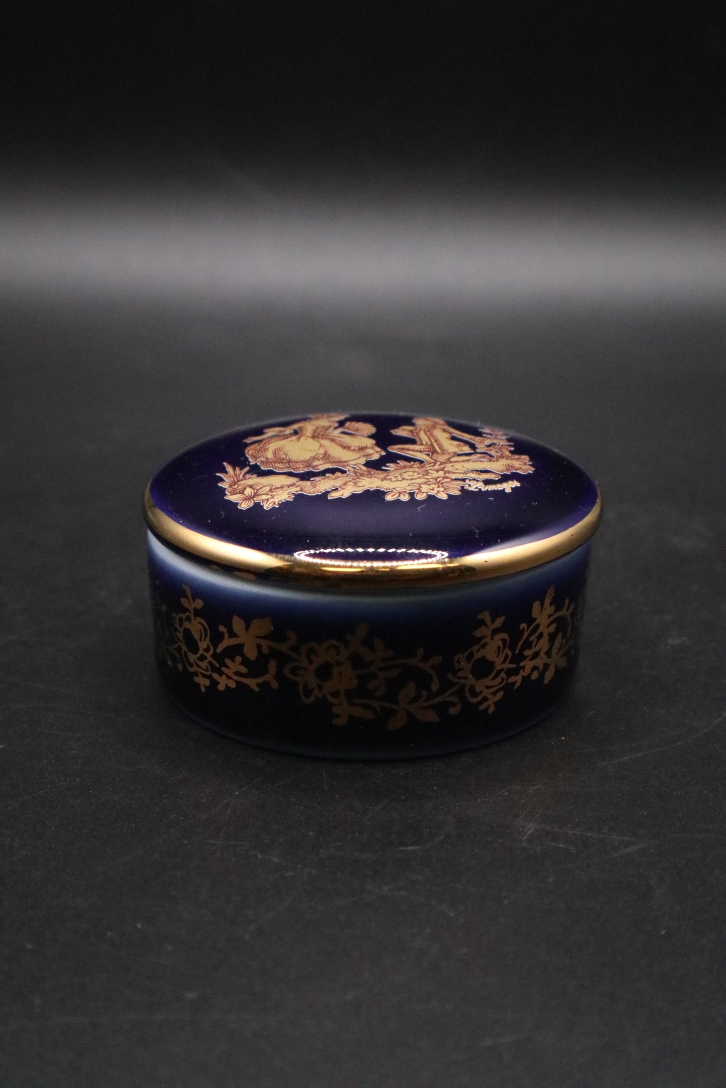 VINTAGE LIMOGES FRANCE COBALT BLUE TRINKET BOX GOLD GILT COURTING COUPLE
