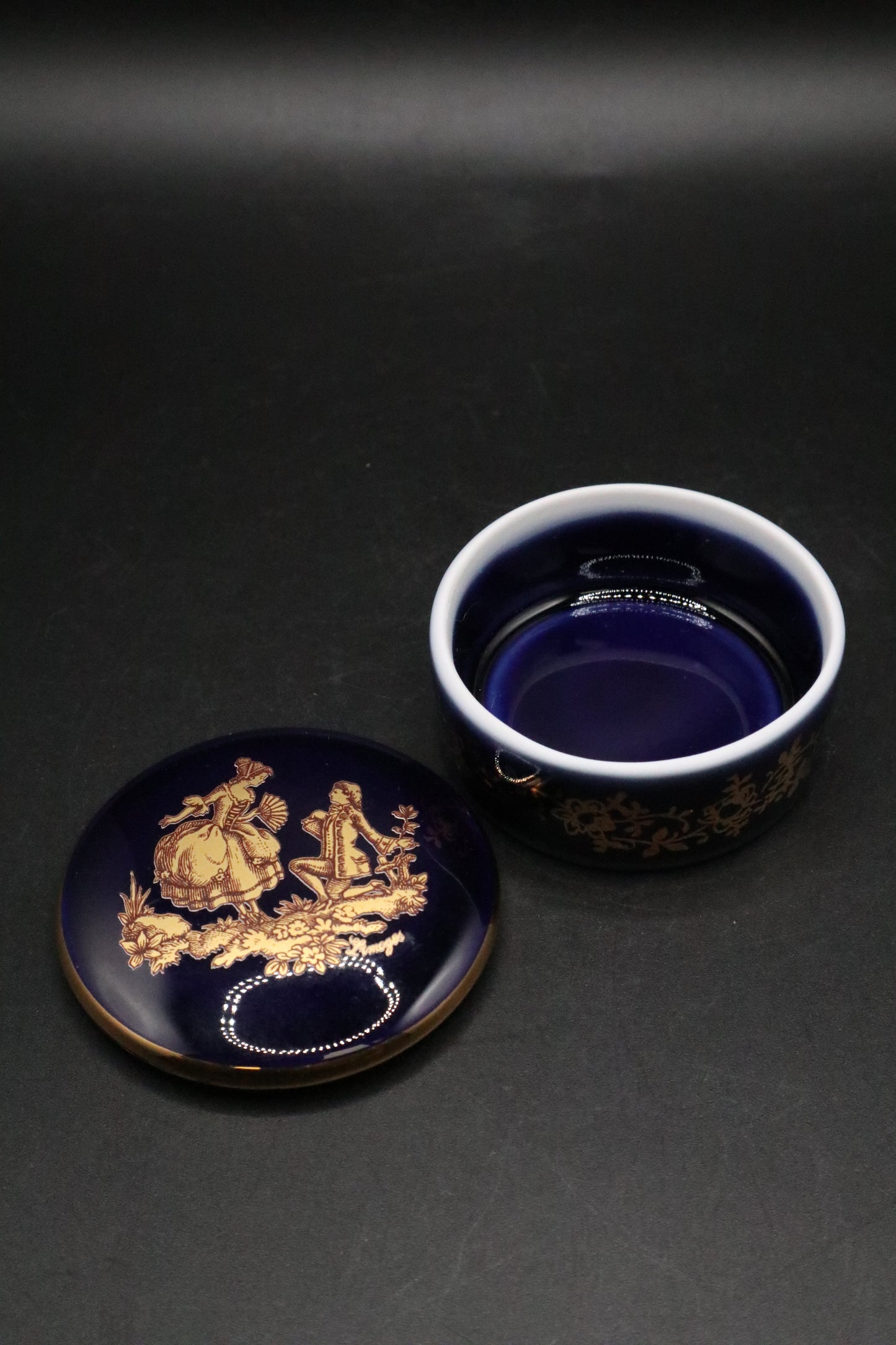 VINTAGE LIMOGES FRANCE COBALT BLUE TRINKET BOX GOLD GILT COURTING COUPLE